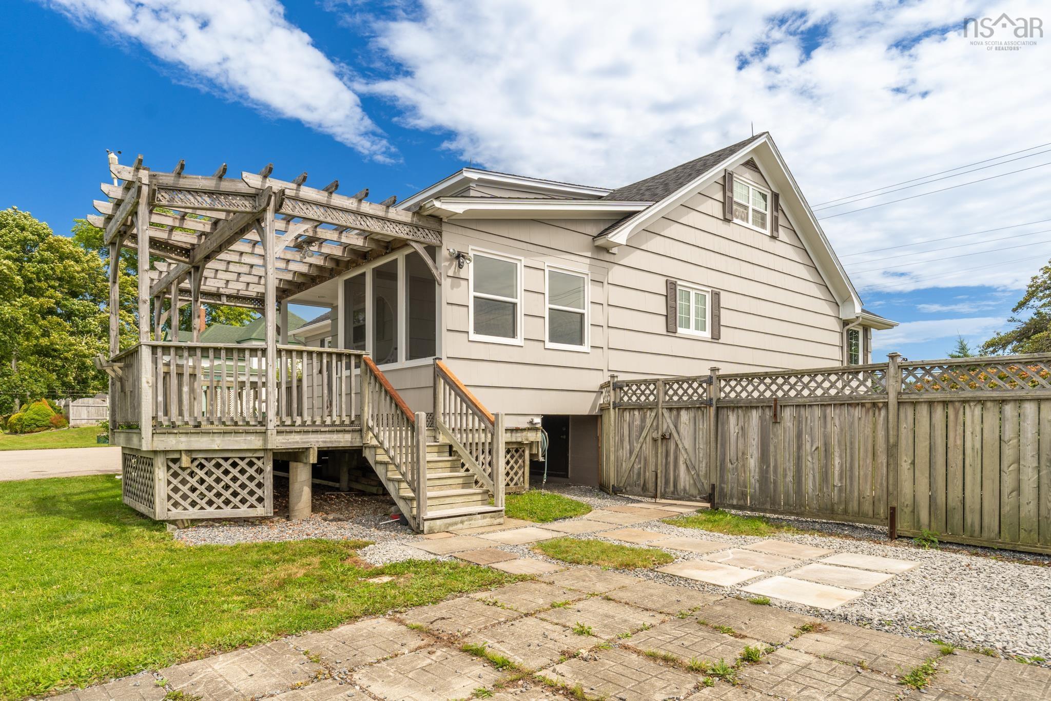 $275,000.00: 948 Highway 335, West Pubnico