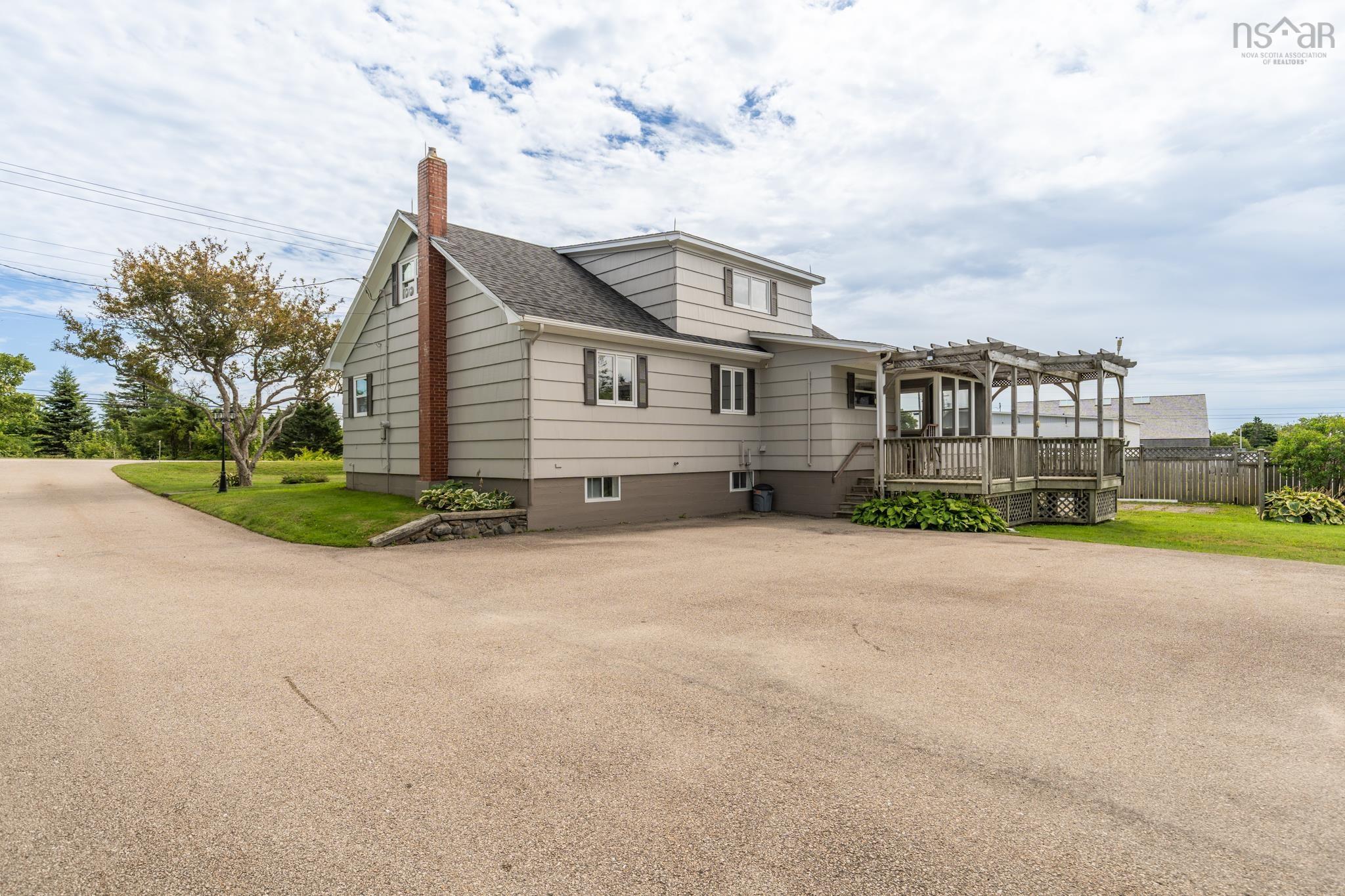 $275,000.00: 948 Highway 335, West Pubnico