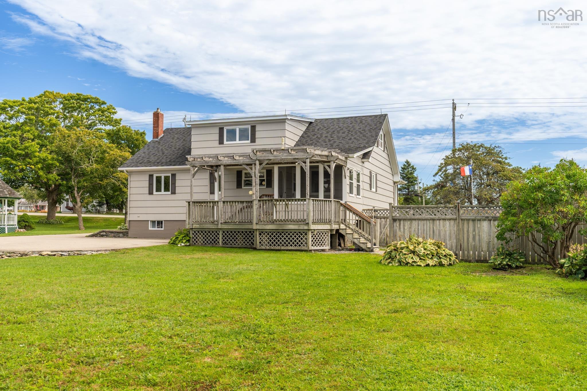 $275,000.00: 948 Highway 335, West Pubnico