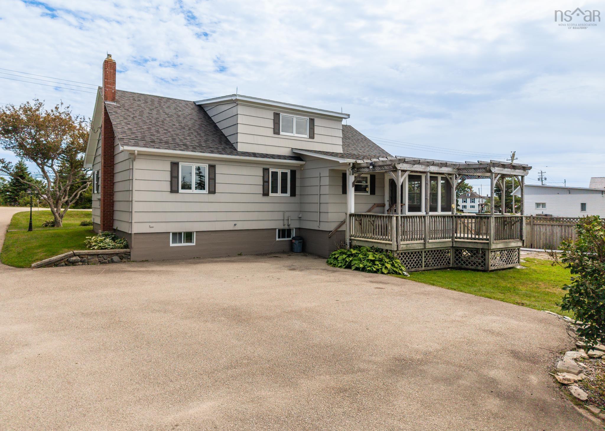 $275,000.00: 948 Highway 335, West Pubnico