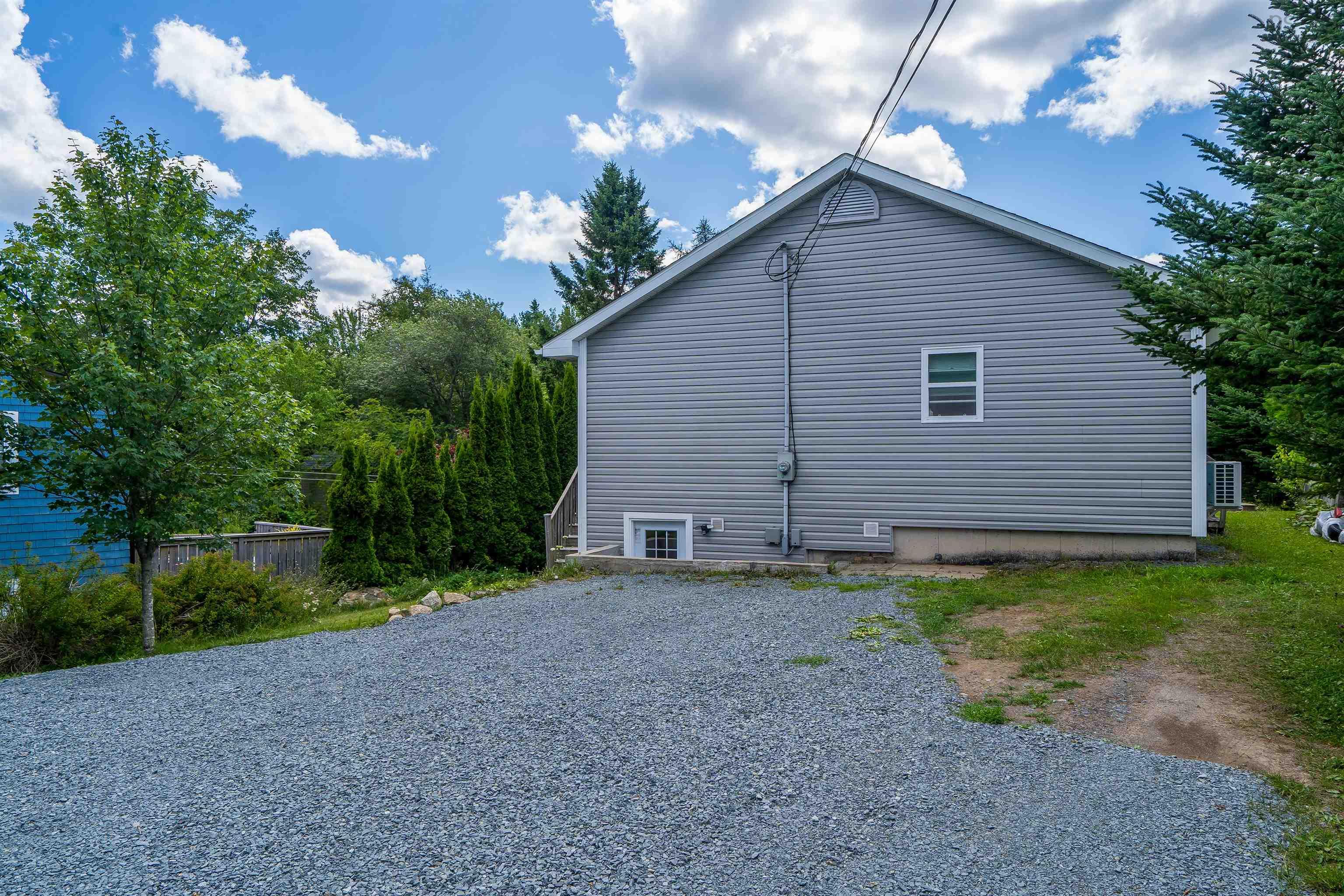 $569,900.00: 1562 St Margarets Bay Road, Lakeside