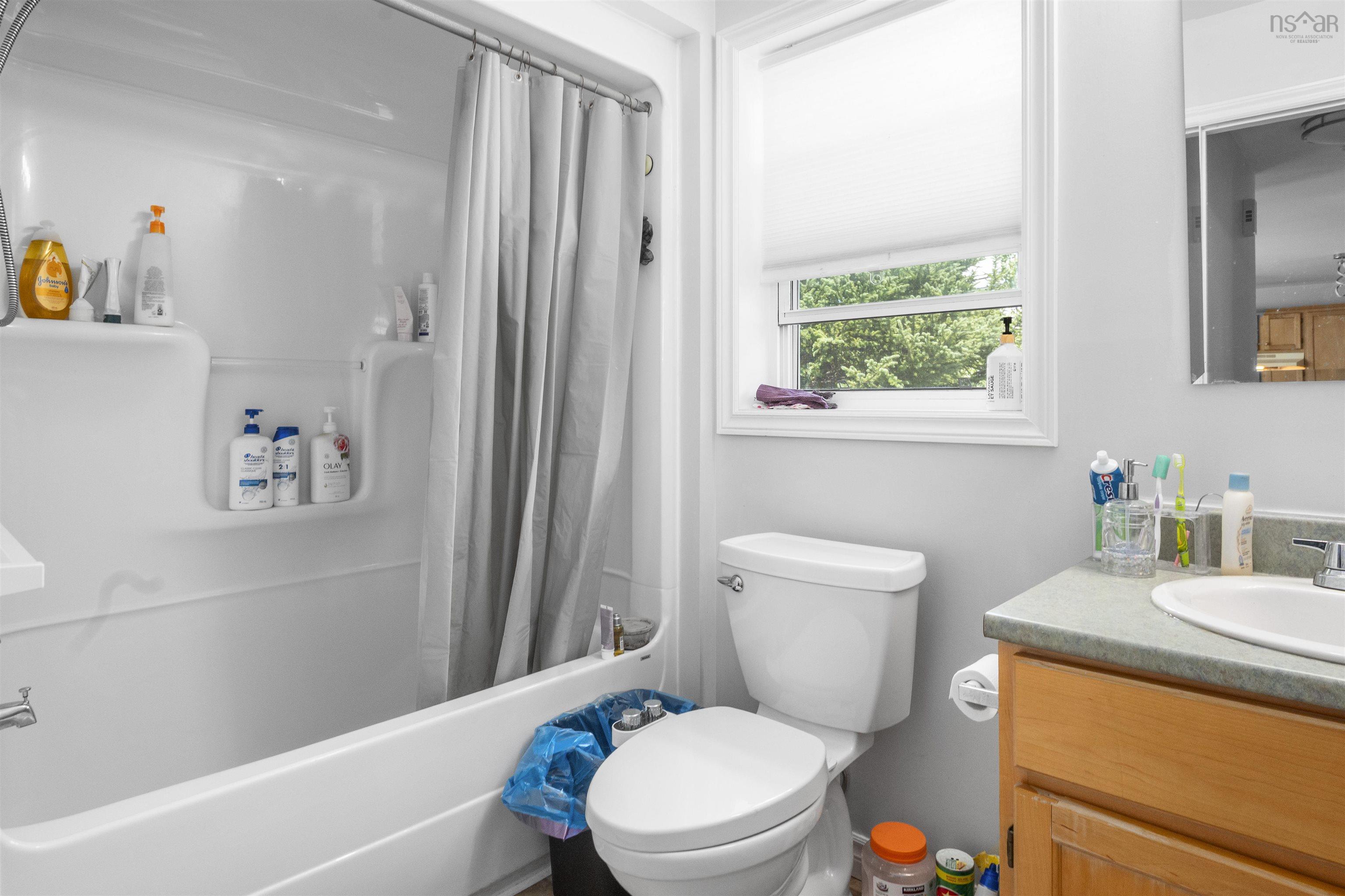 $569,900.00: 1562 St Margarets Bay Road, Lakeside
