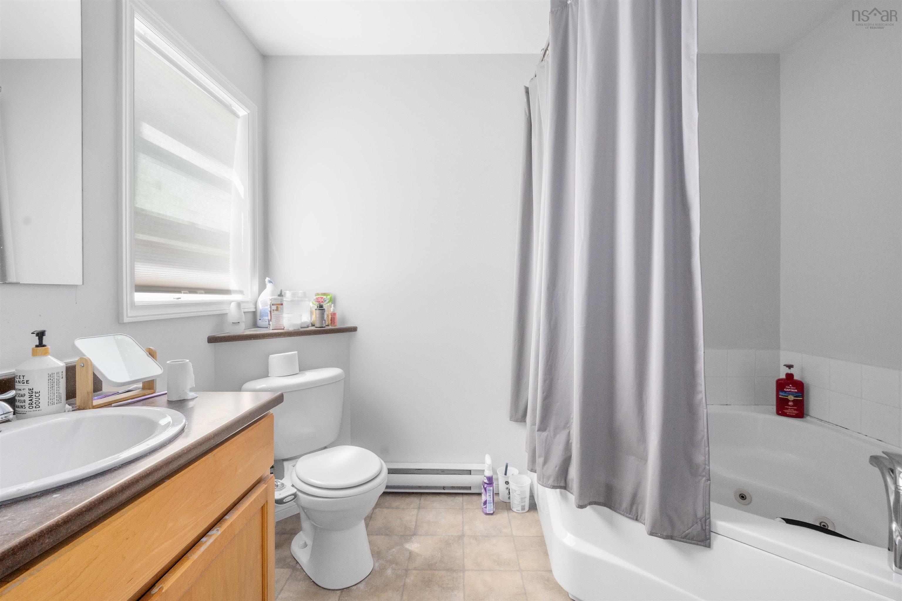 $569,900.00: 1562 St Margarets Bay Road, Lakeside
