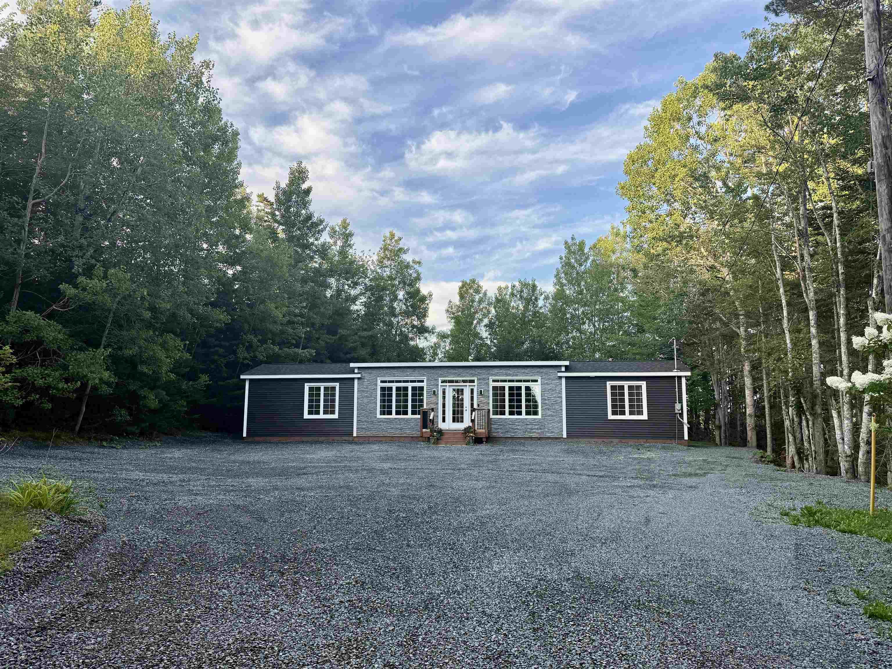 $489,900.00: 14 7101 Highway 14, Nine Mile River