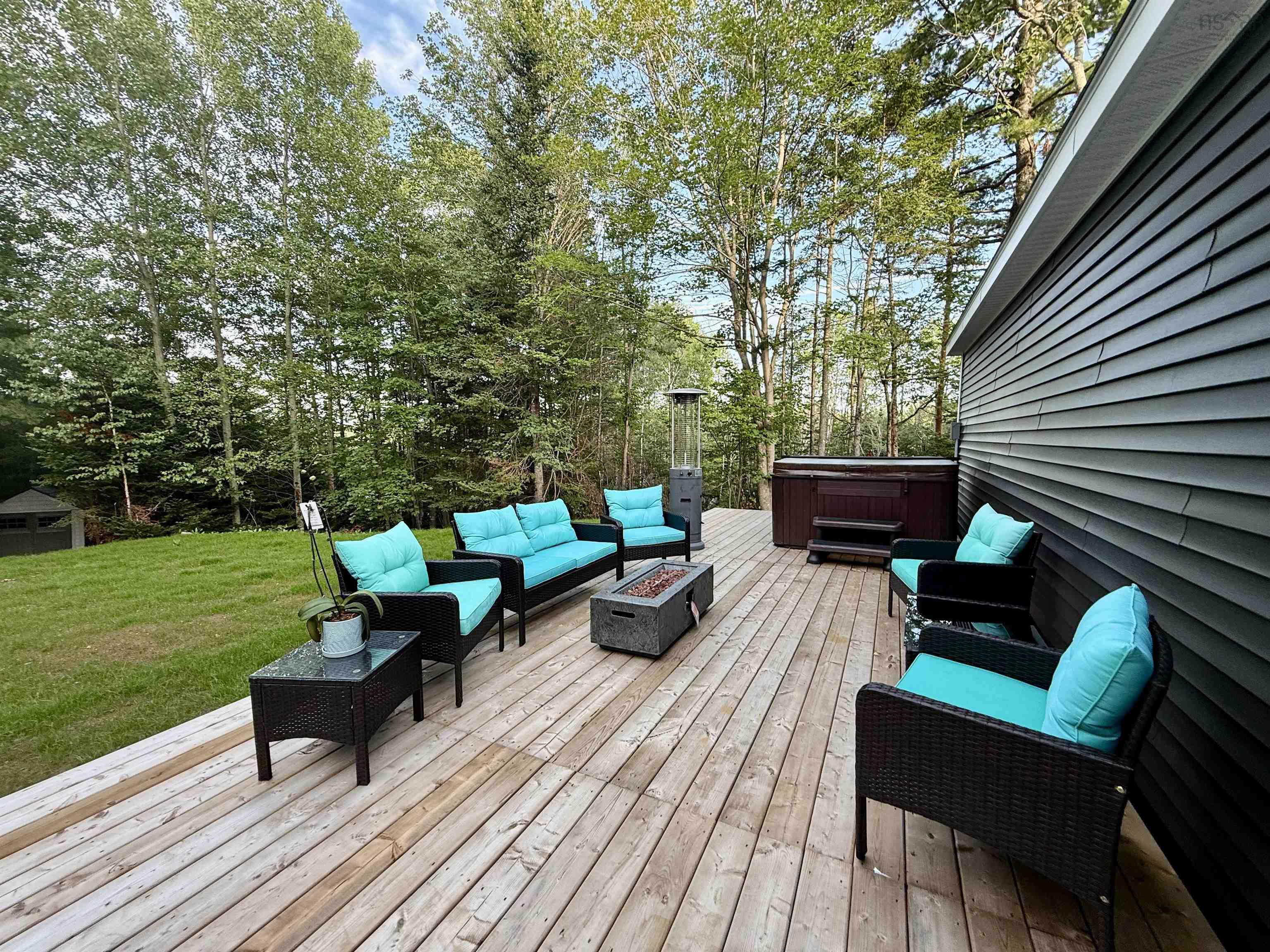 $489,900.00: 14 7101 Highway 14, Nine Mile River