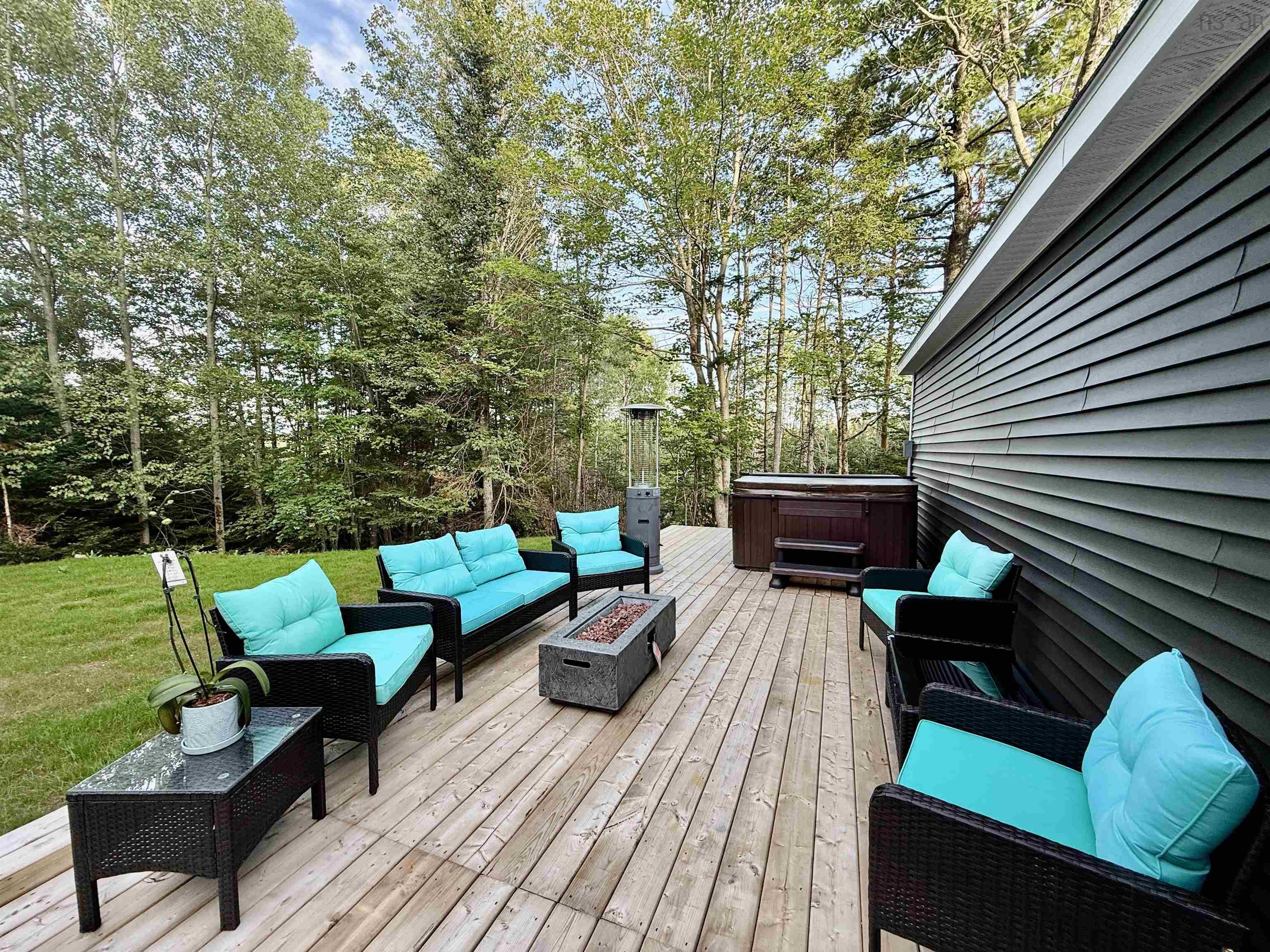 $489,900.00: 14 7101 Highway 14, Nine Mile River