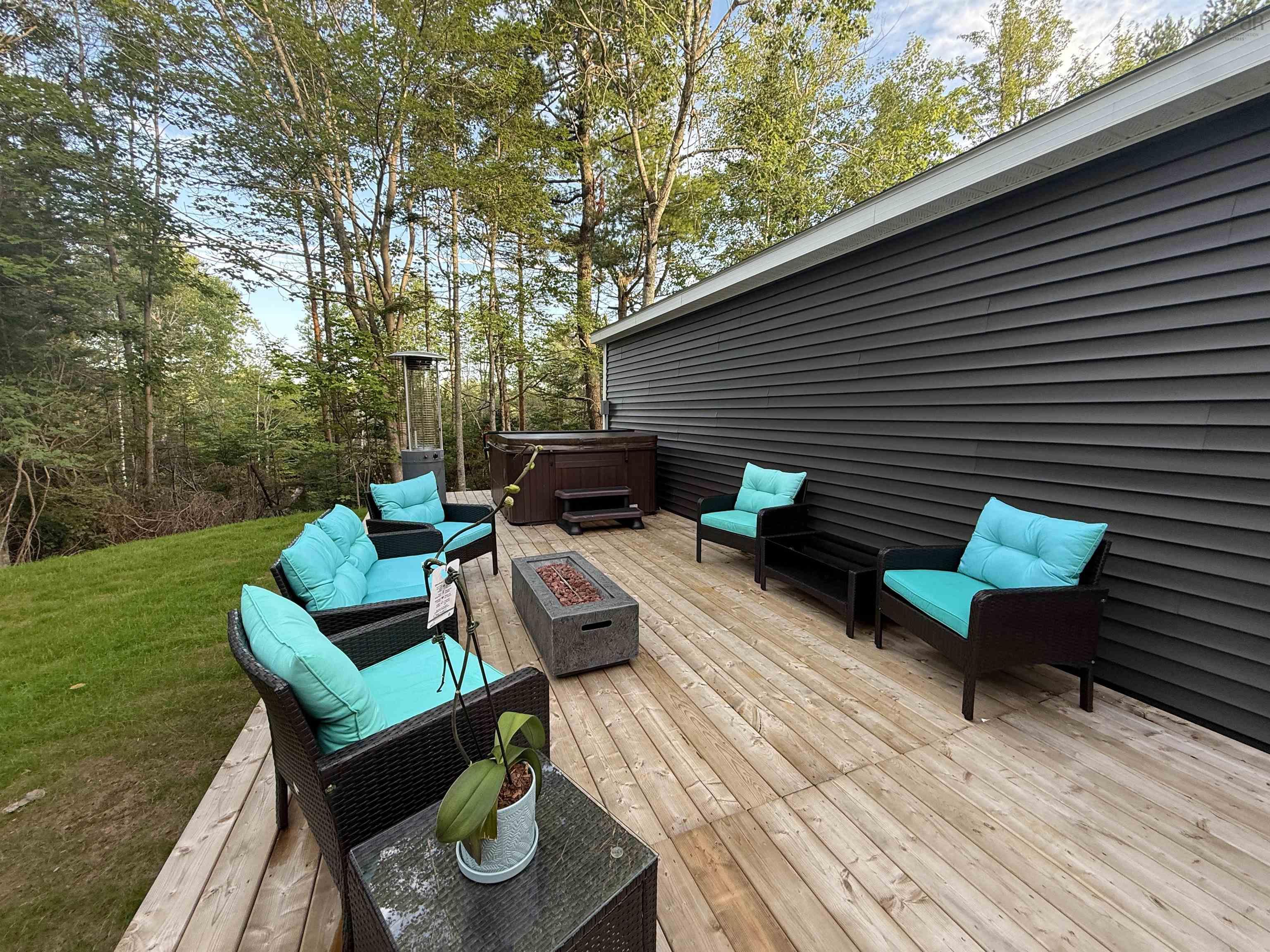 $489,900.00: 14 7101 Highway 14, Nine Mile River