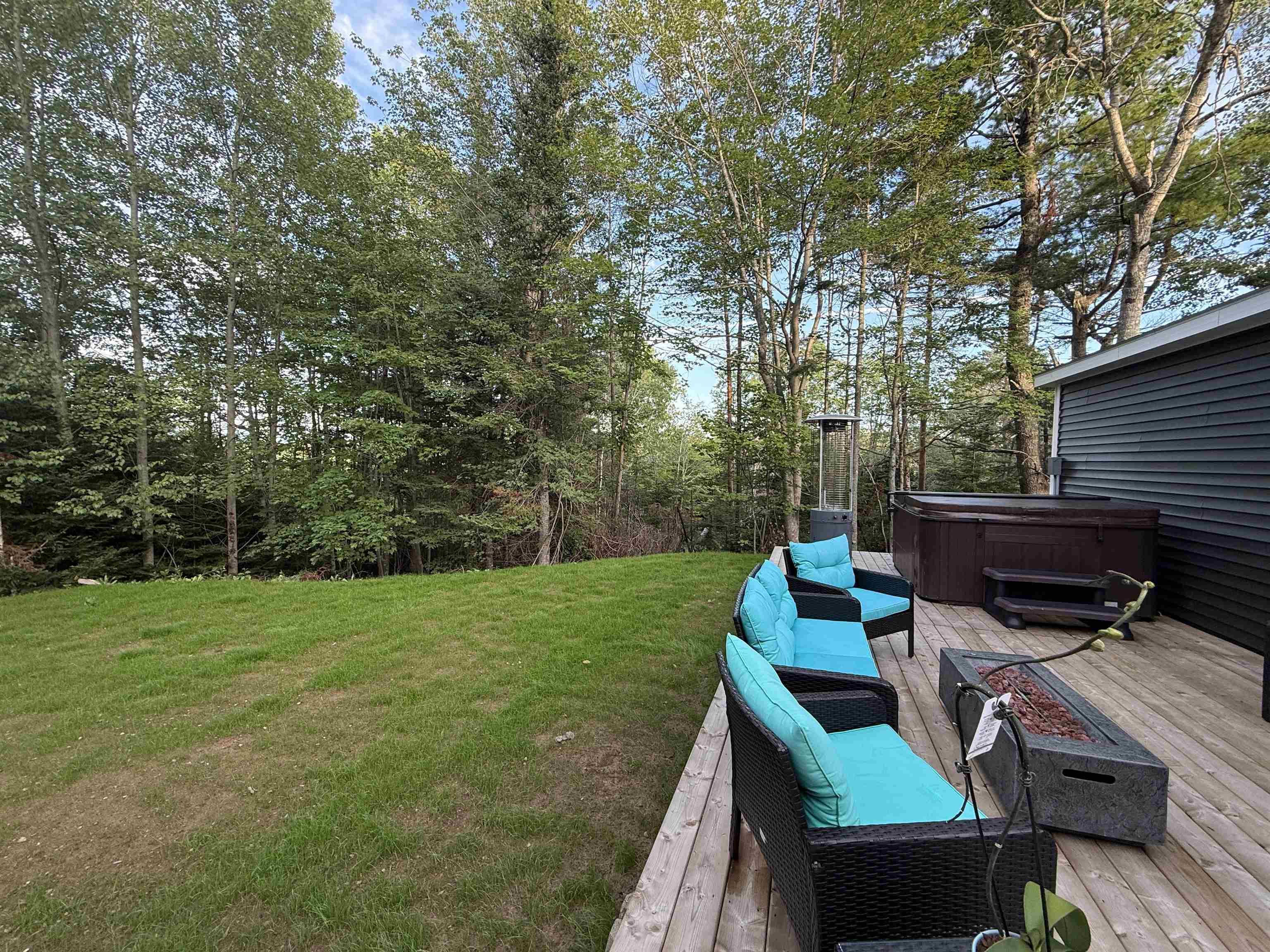 $489,900.00: 14 7101 Highway 14, Nine Mile River