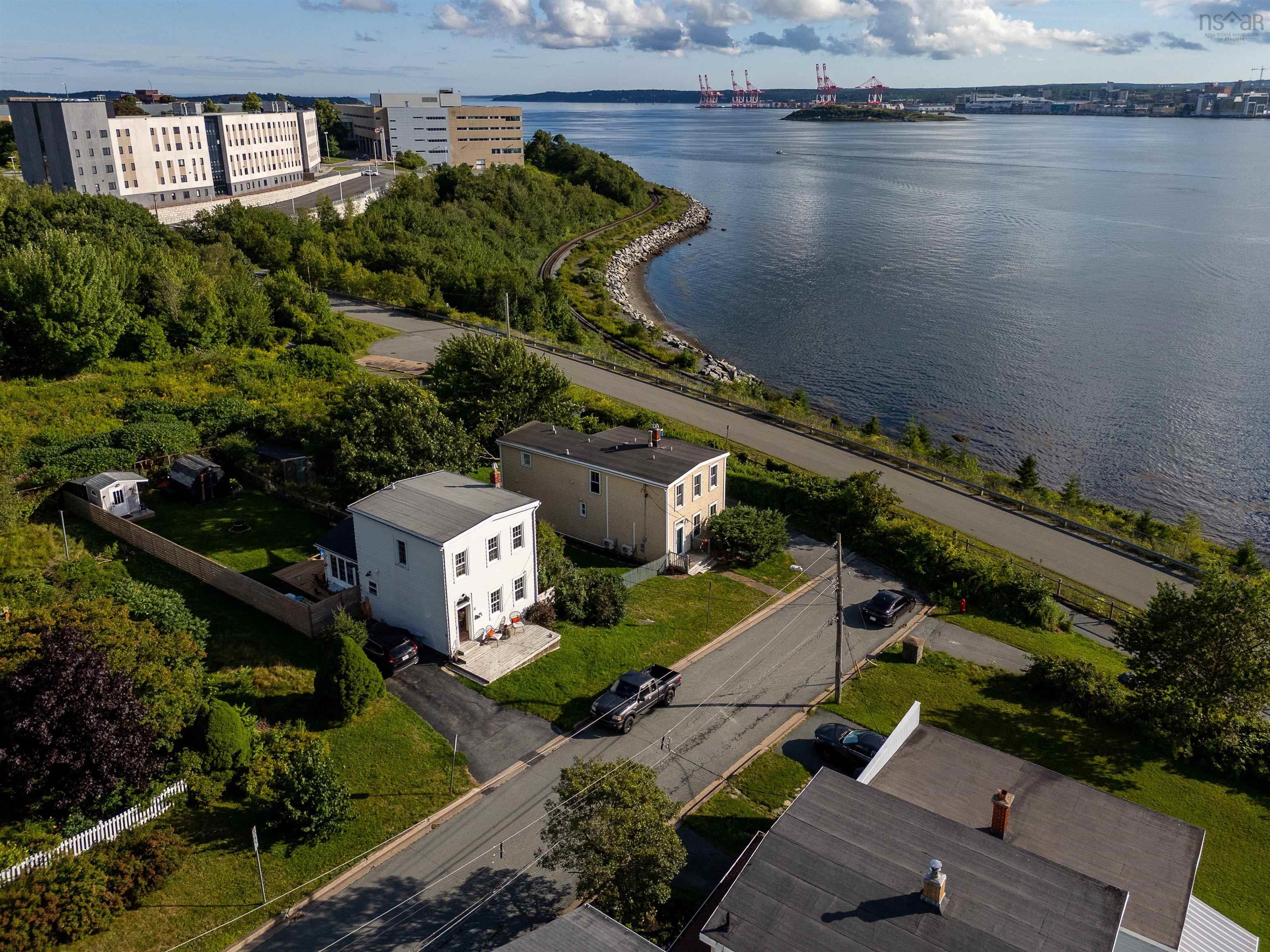 $949,900.00: 33 Cuisack Street, Dartmouth