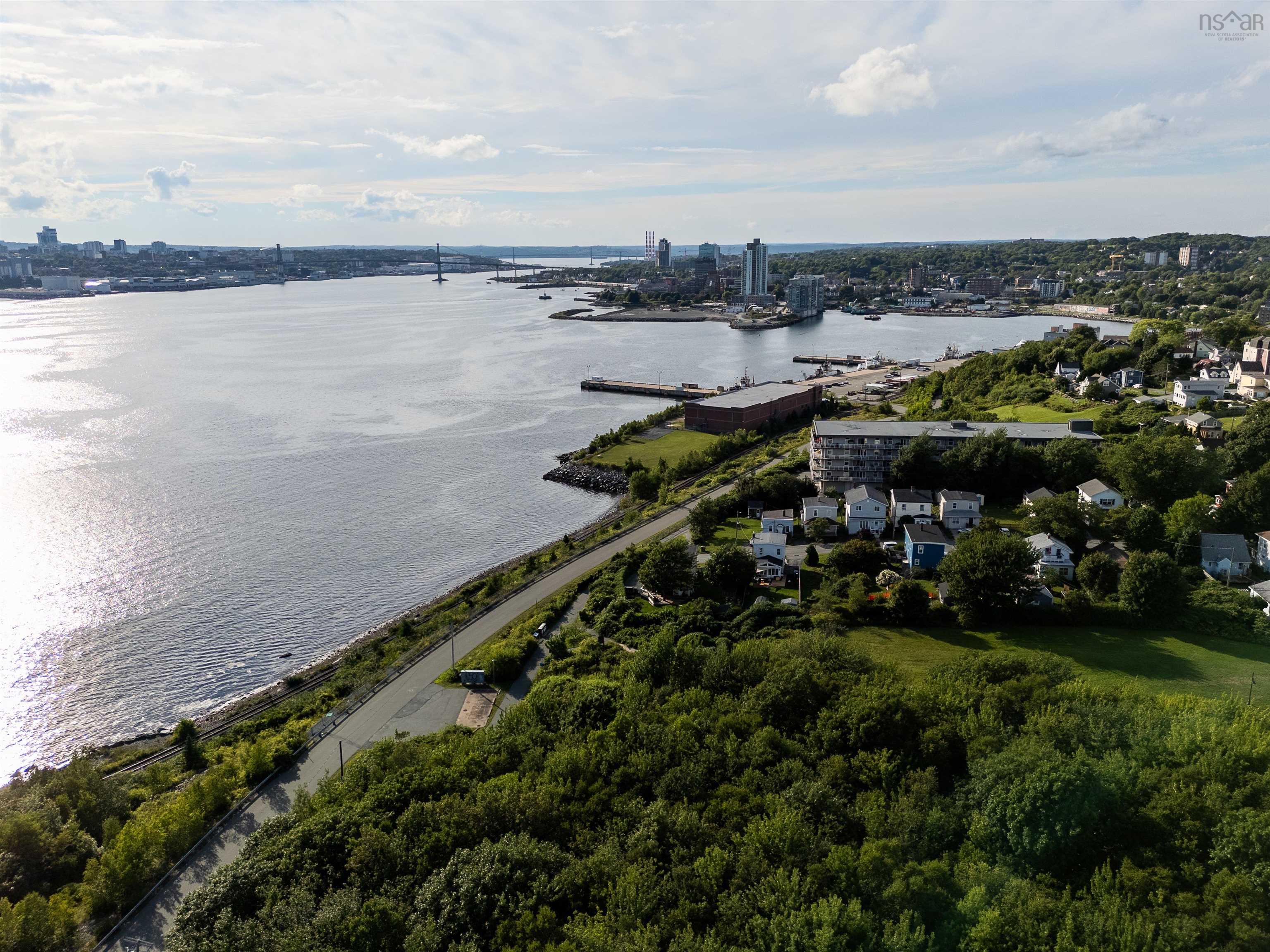 $949,900.00: 33 Cuisack Street, Dartmouth