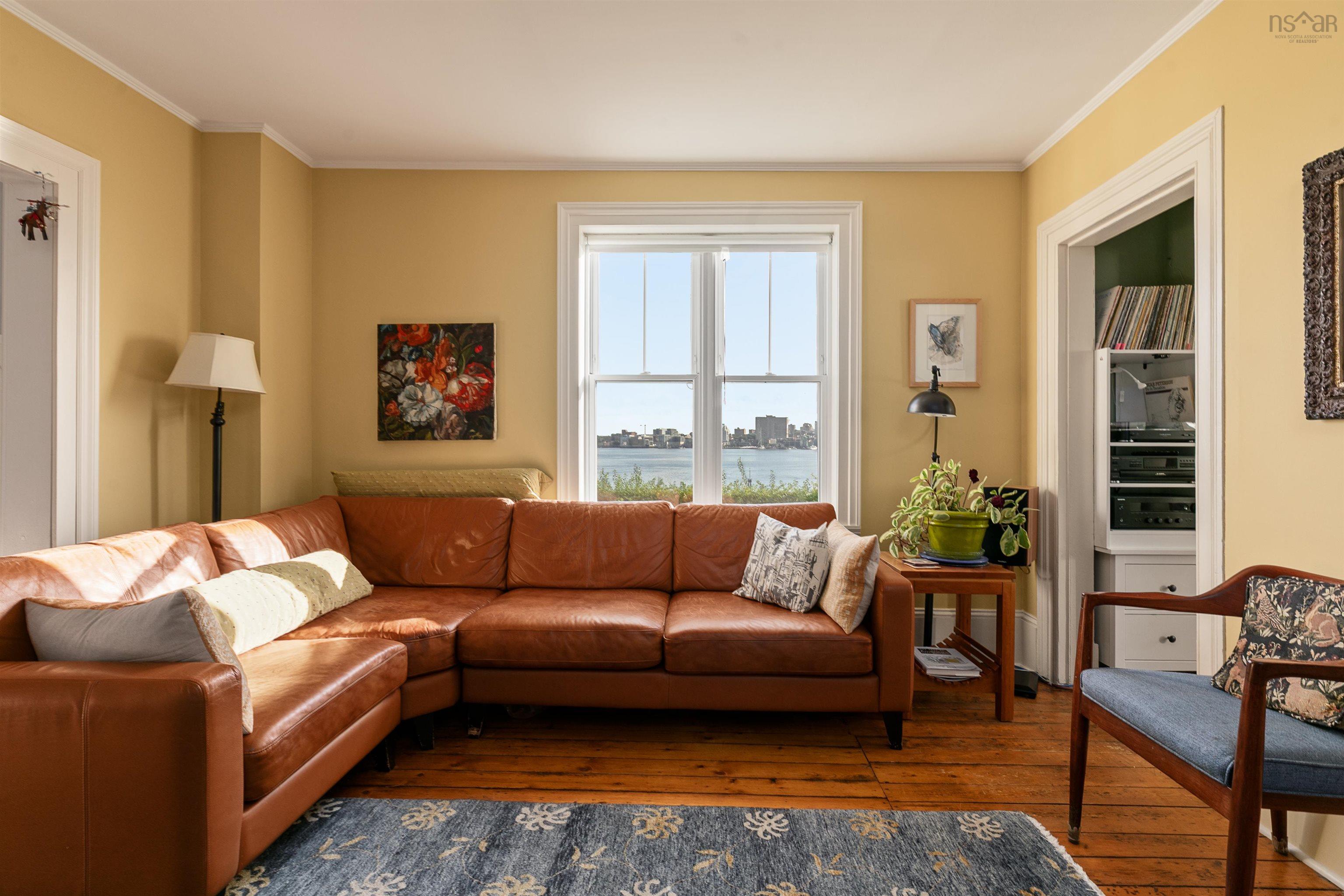 $949,900.00: 33 Cuisack Street, Dartmouth