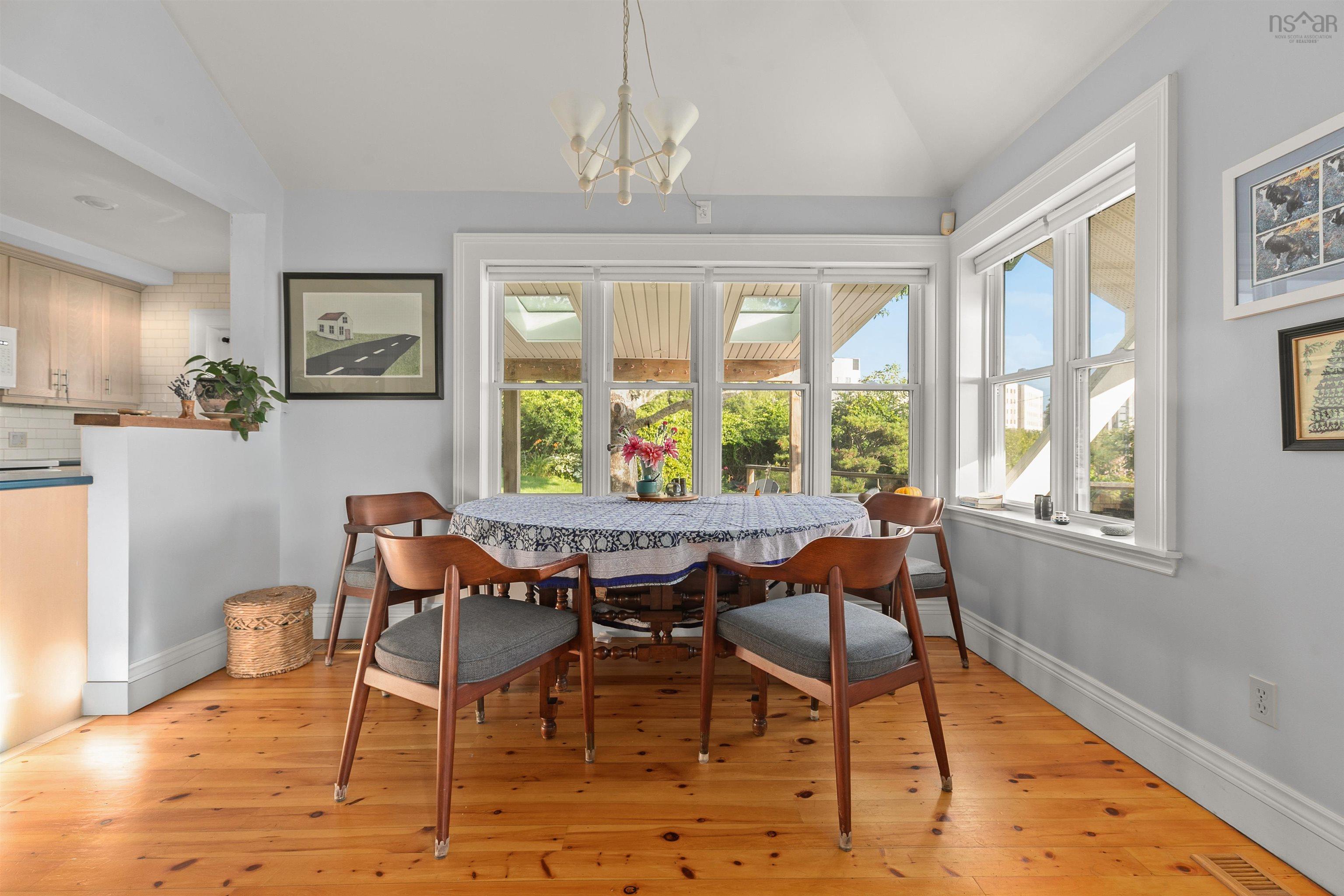 $949,900.00: 33 Cuisack Street, Dartmouth