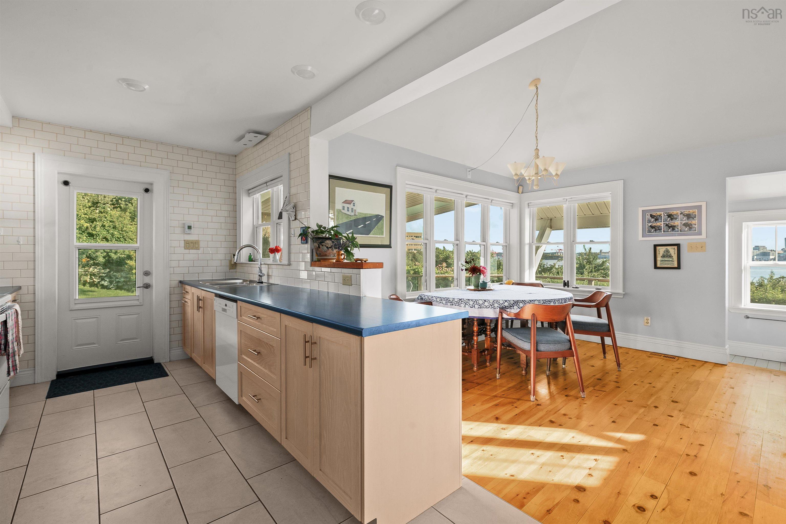 $949,900.00: 33 Cuisack Street, Dartmouth