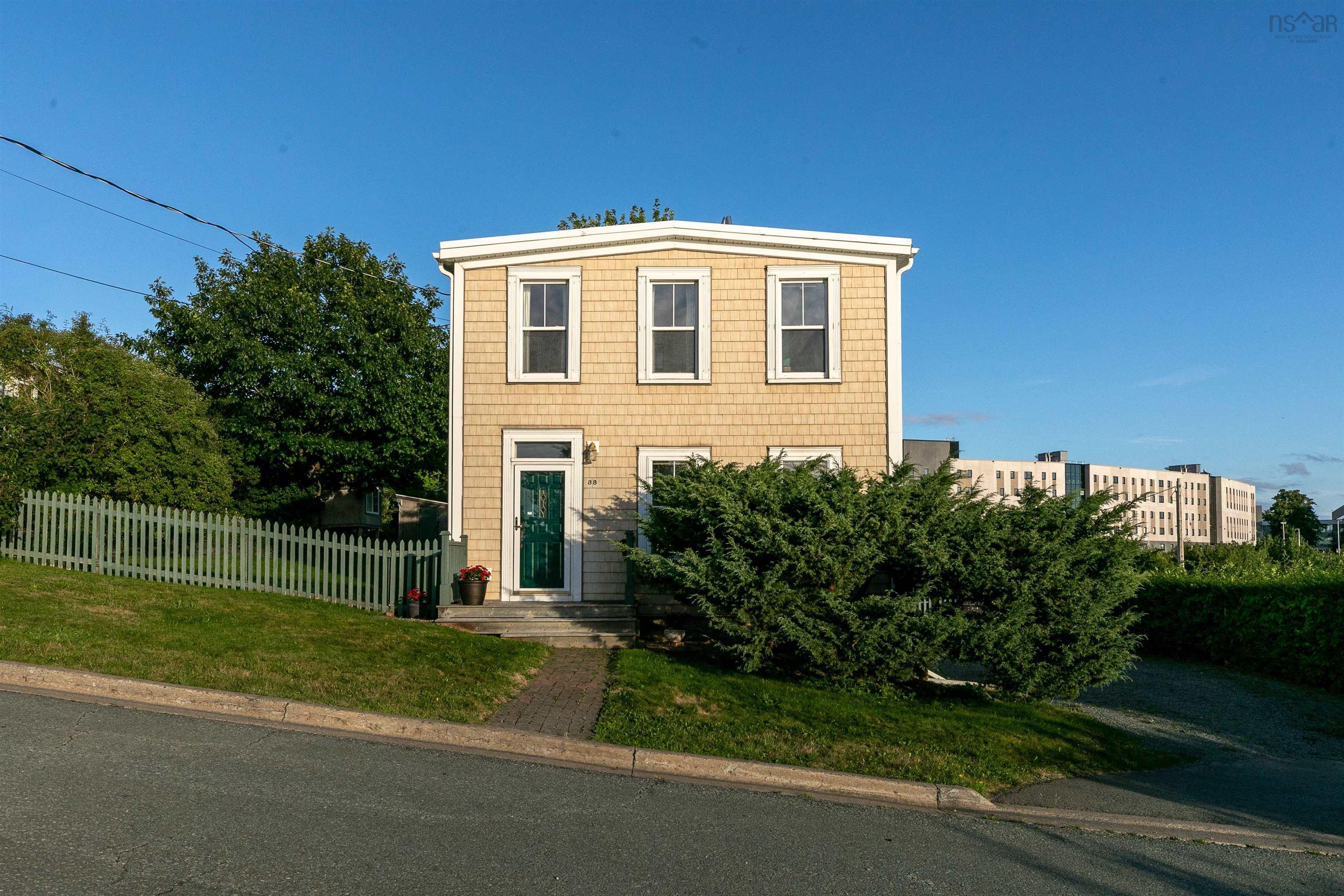 $949,900.00: 33 Cuisack Street, Dartmouth