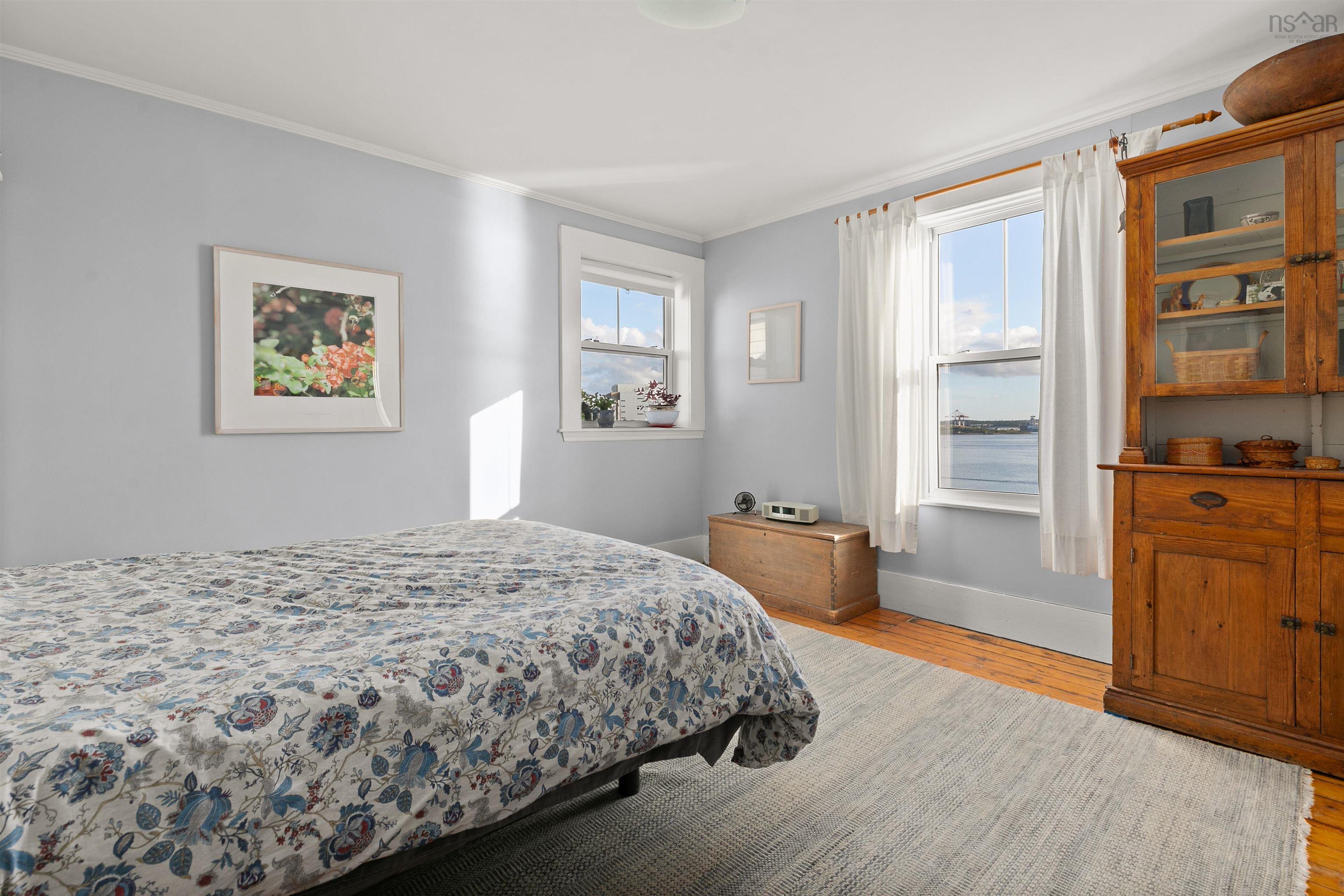 $949,900.00: 33 Cuisack Street, Dartmouth