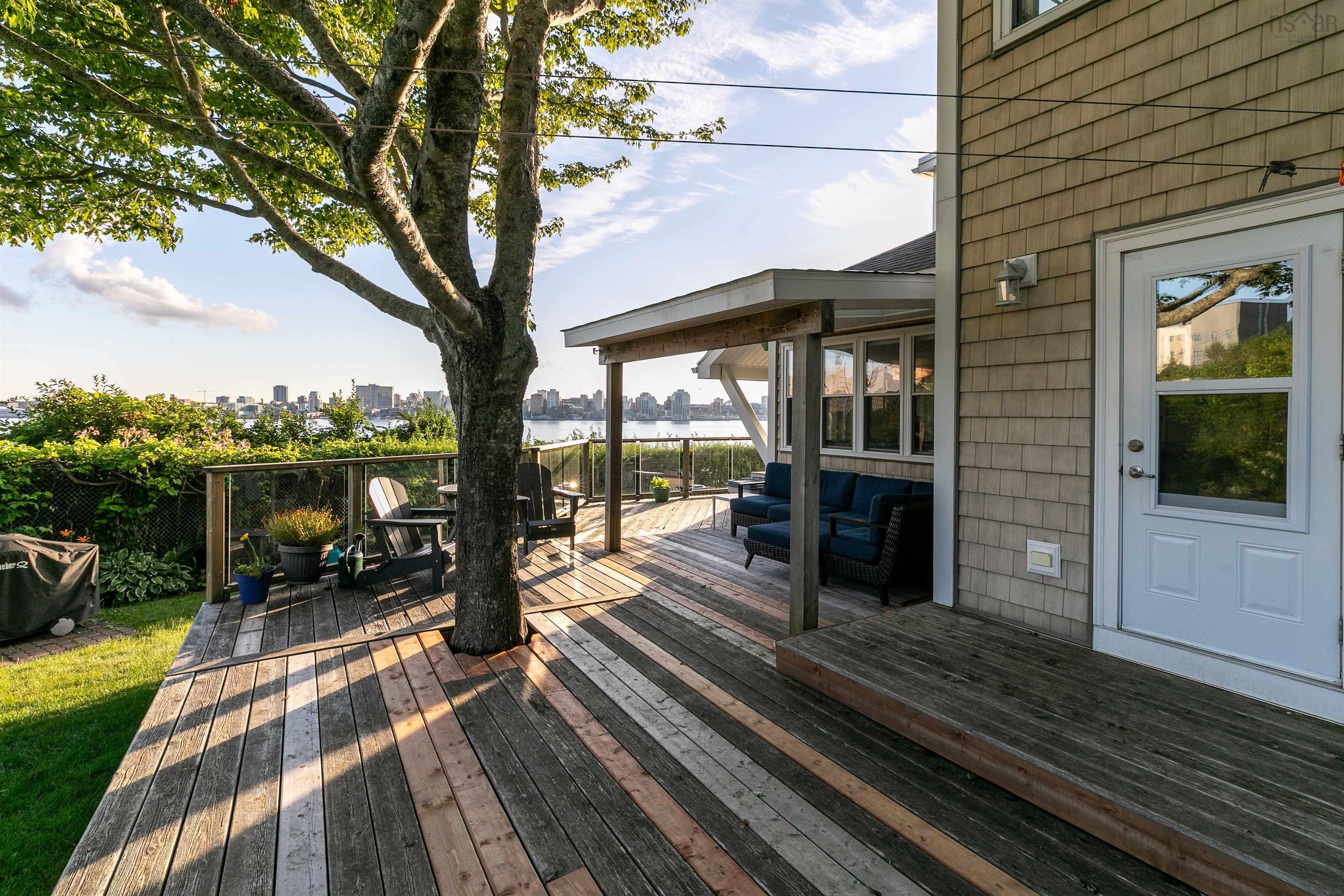 $949,900.00: 33 Cuisack Street, Dartmouth