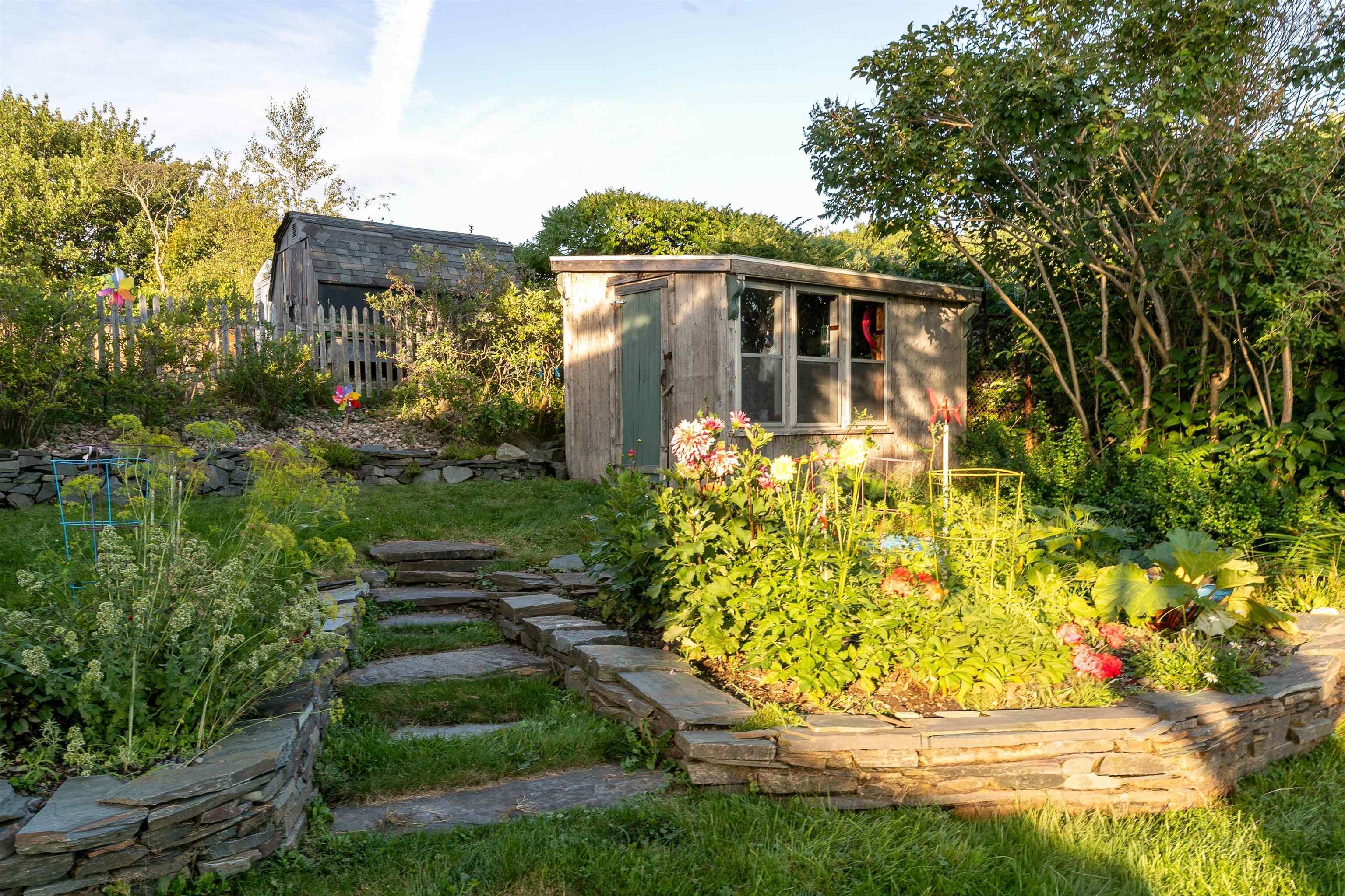 $949,900.00: 33 Cuisack Street, Dartmouth