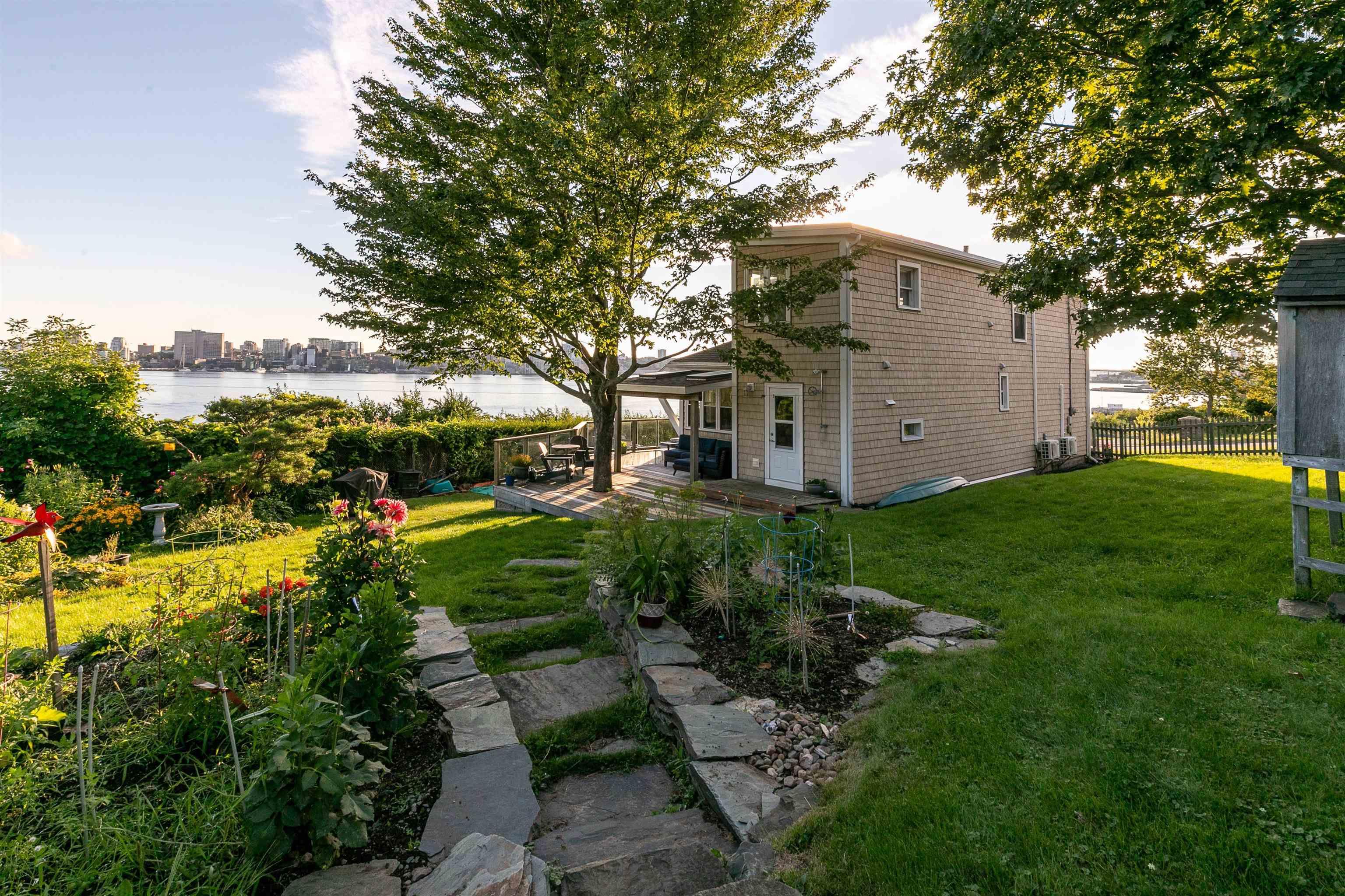 $949,900.00: 33 Cuisack Street, Dartmouth