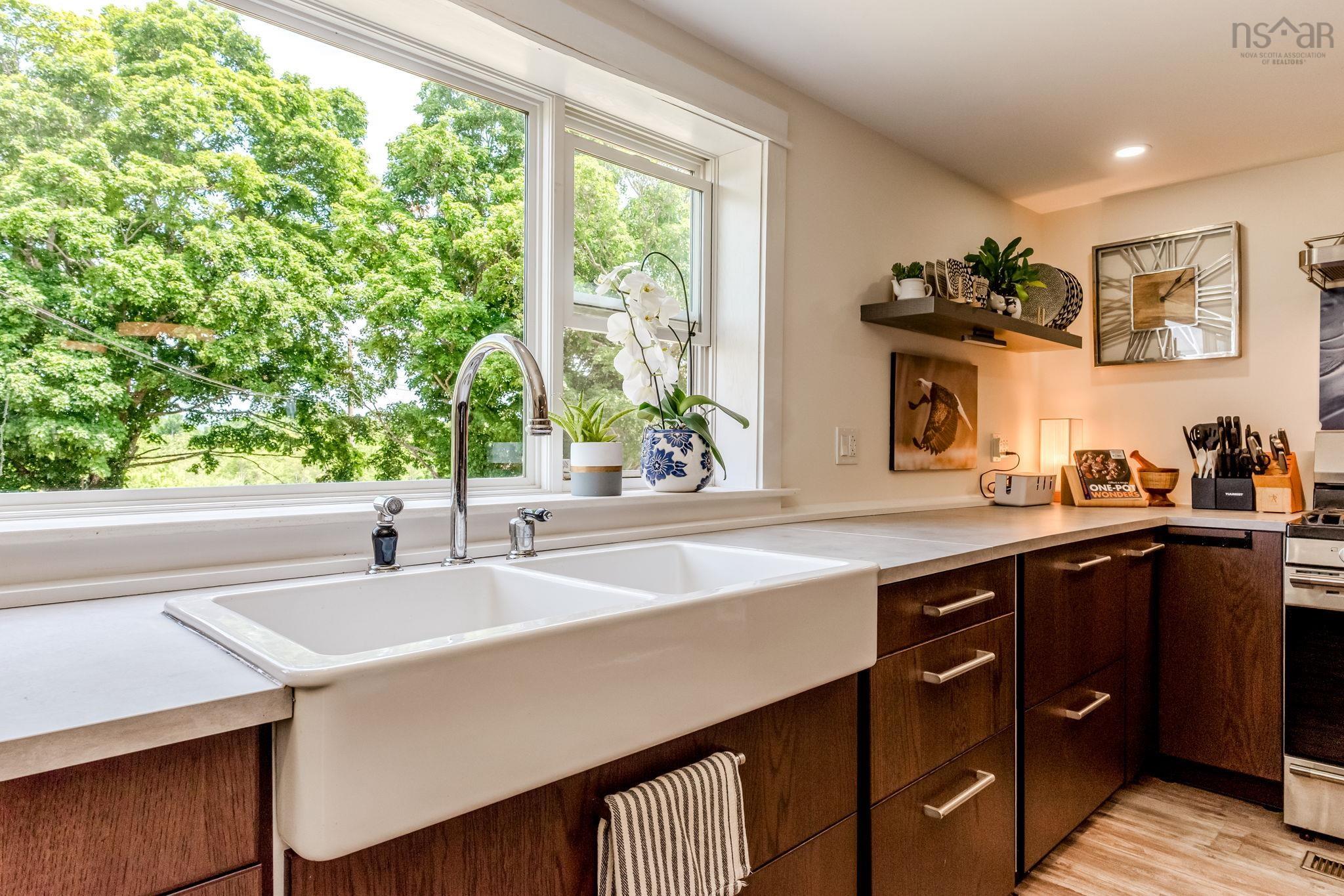 $649,900.00: 8843 221 Highway, Sheffield Mills