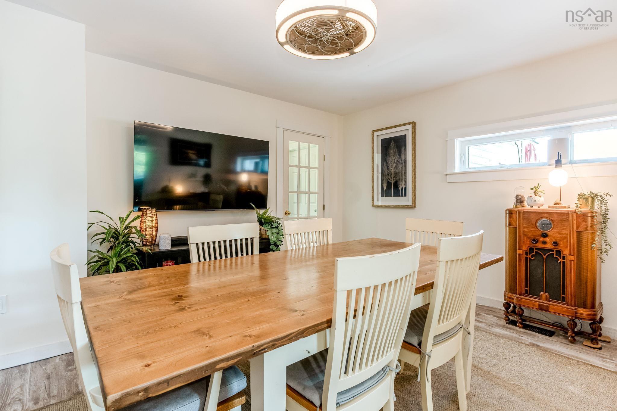 $649,900.00: 8843 221 Highway, Sheffield Mills