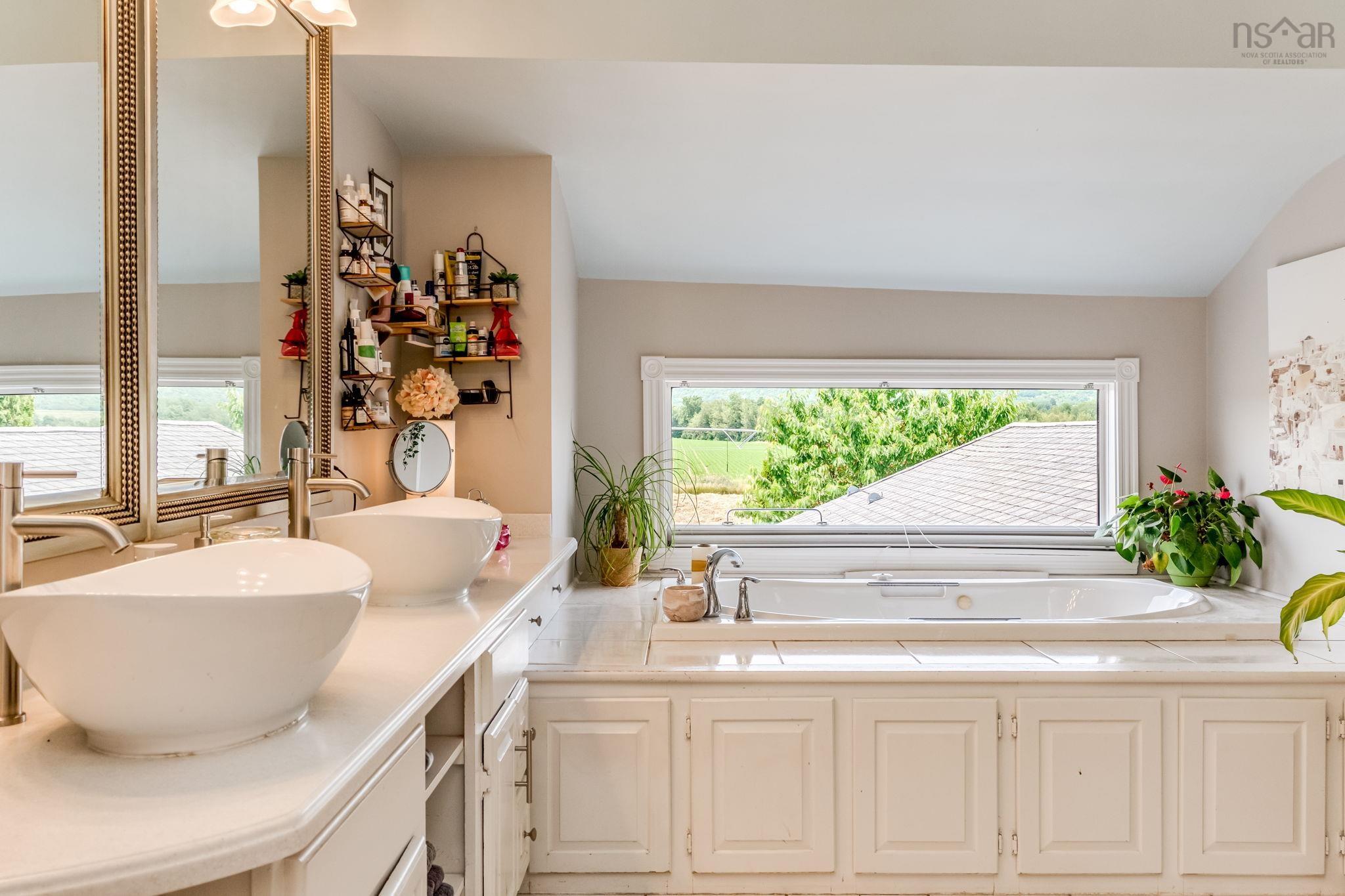$649,900.00: 8843 221 Highway, Sheffield Mills