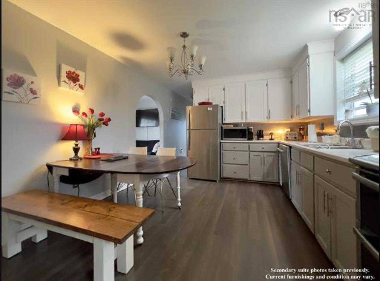 $649,900.00: 8843 221 Highway, Sheffield Mills