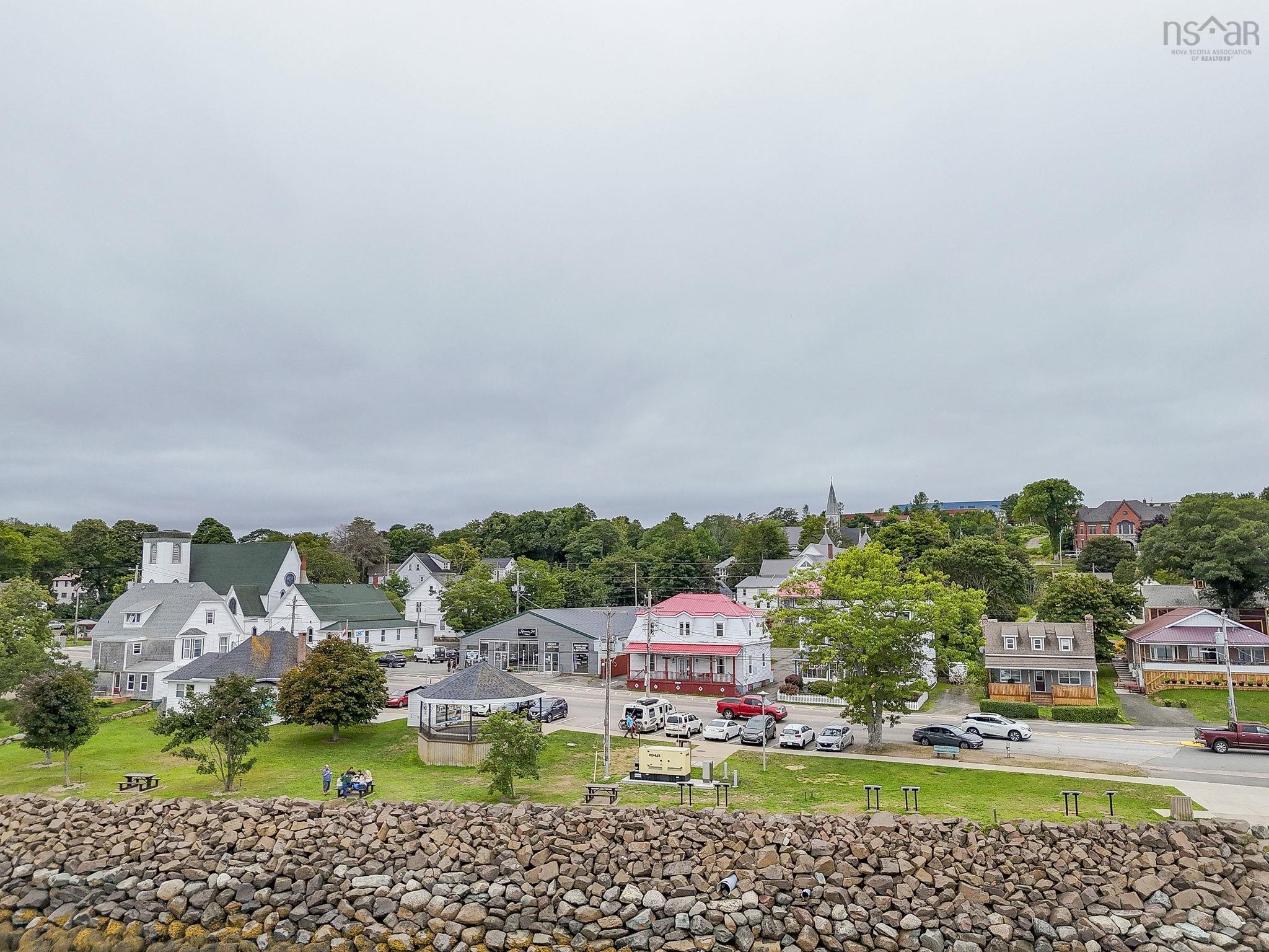 $800,000.00: 111 Montague Row, Digby