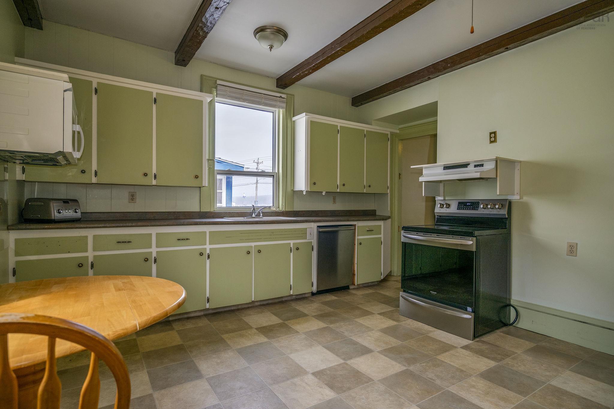 $800,000.00: 111 Montague Row, Digby