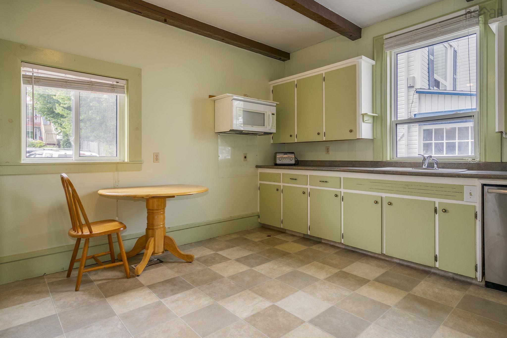 $800,000.00: 111 Montague Row, Digby