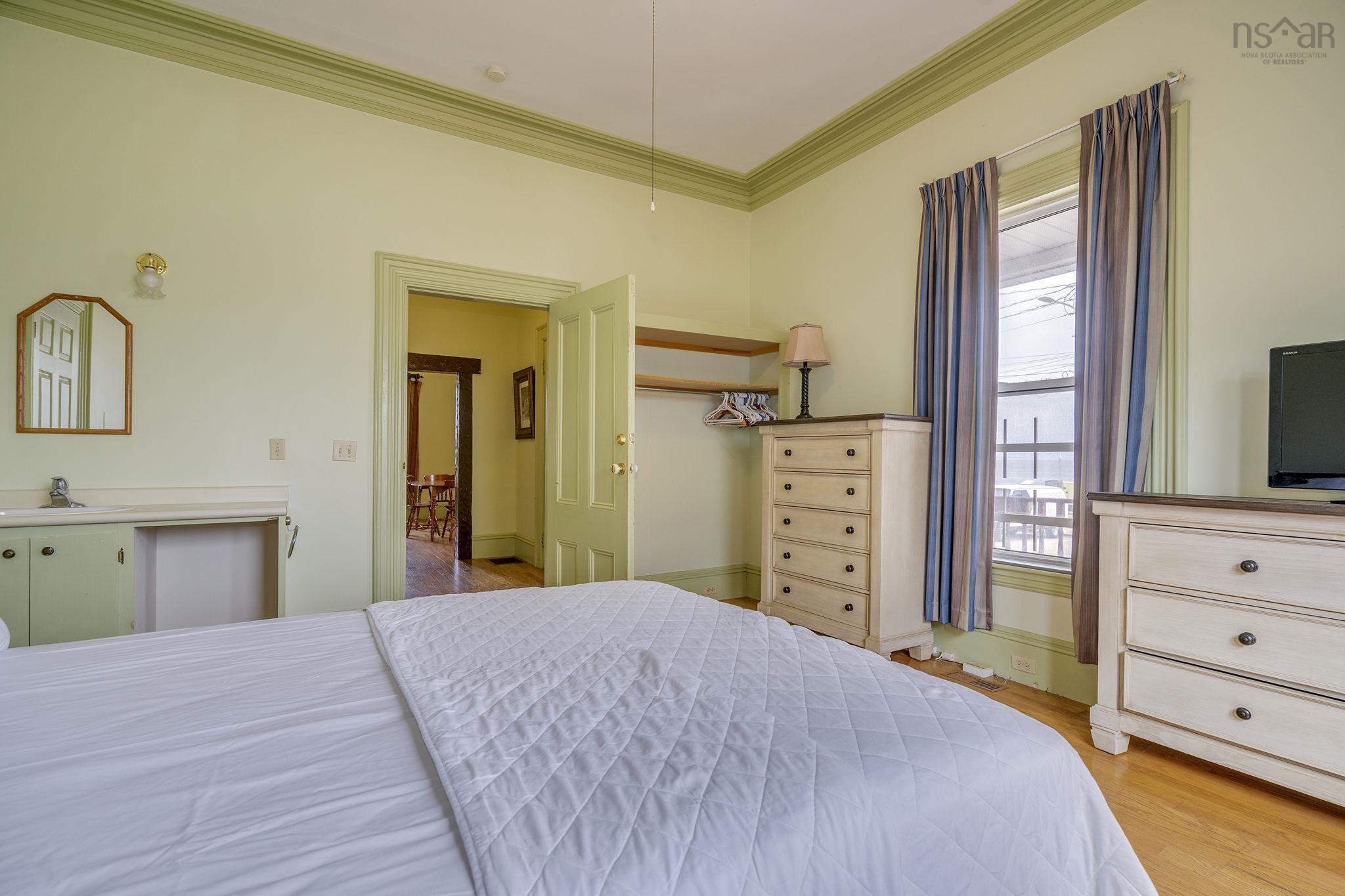 $800,000.00: 111 Montague Row, Digby