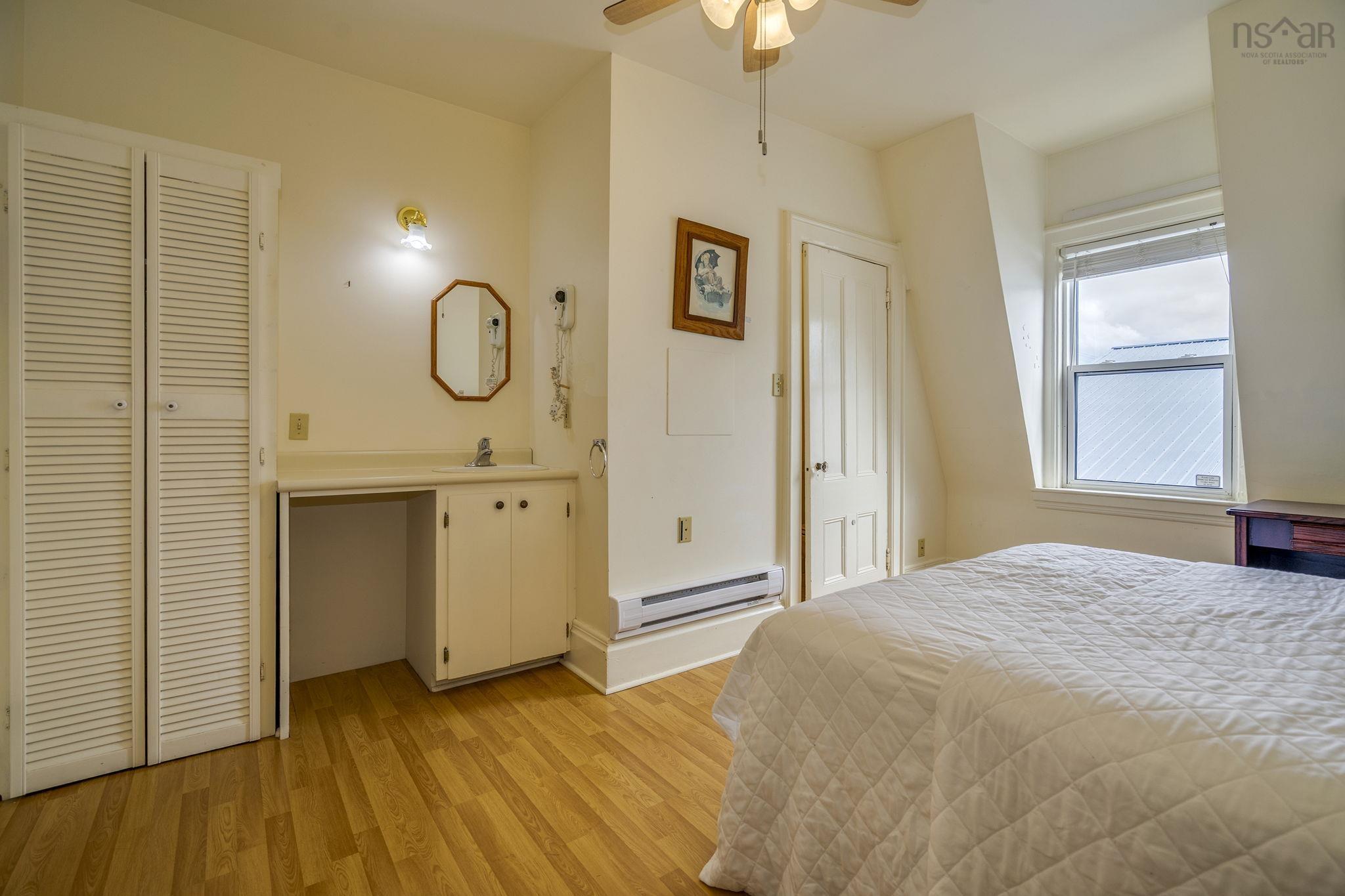 $800,000.00: 111 Montague Row, Digby