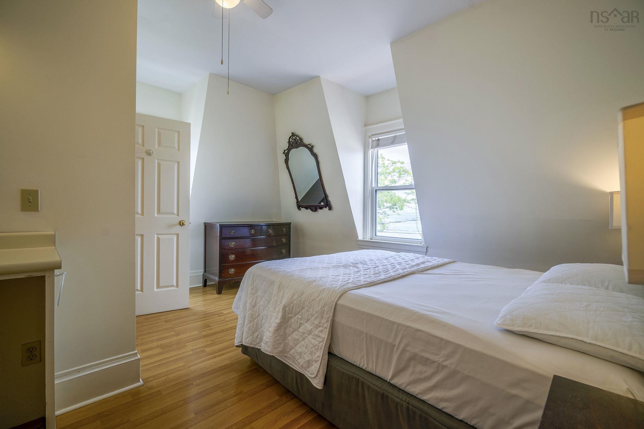 $800,000.00: 111 Montague Row, Digby