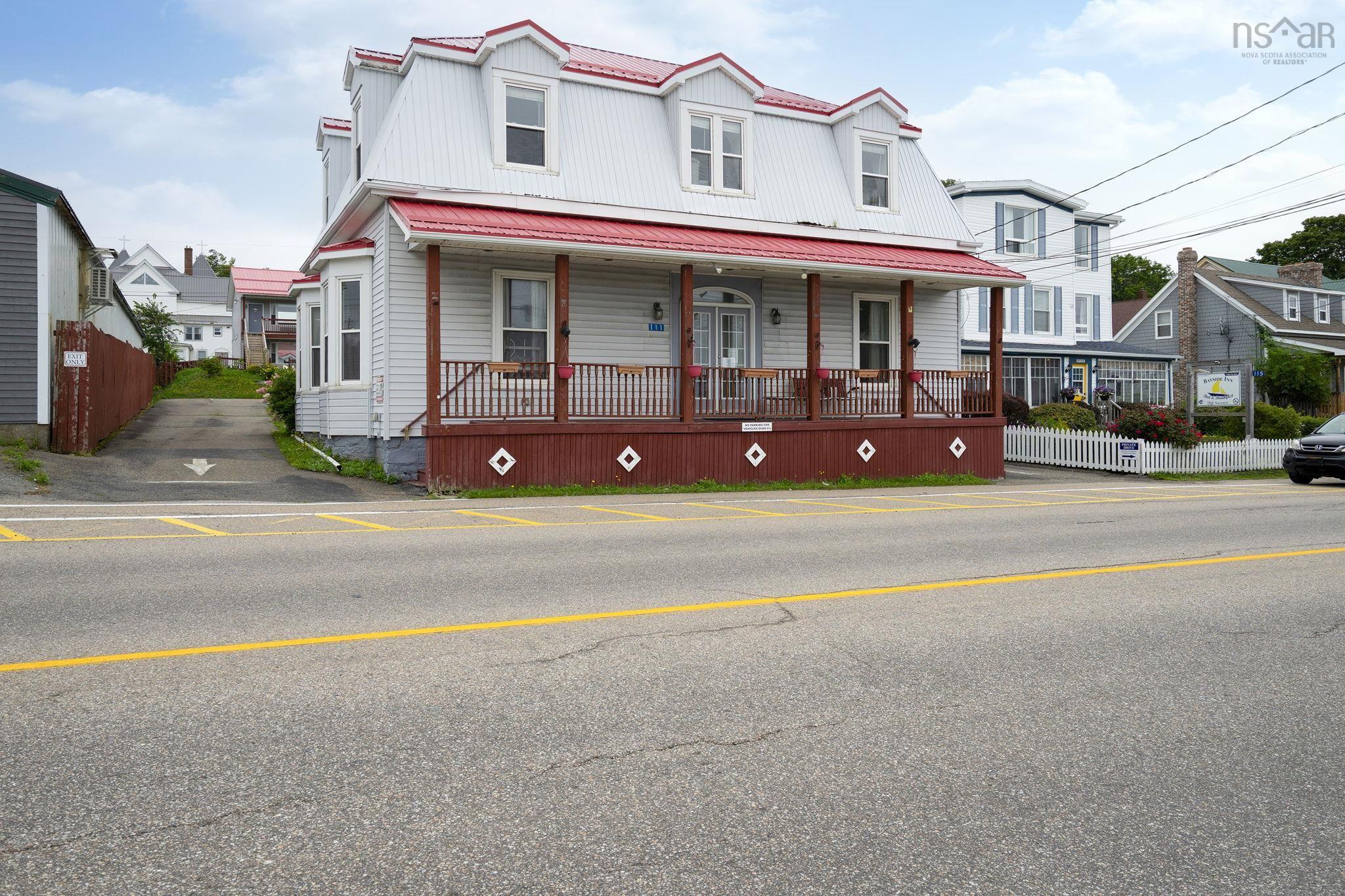 $800,000.00: 111 Montague Row, Digby