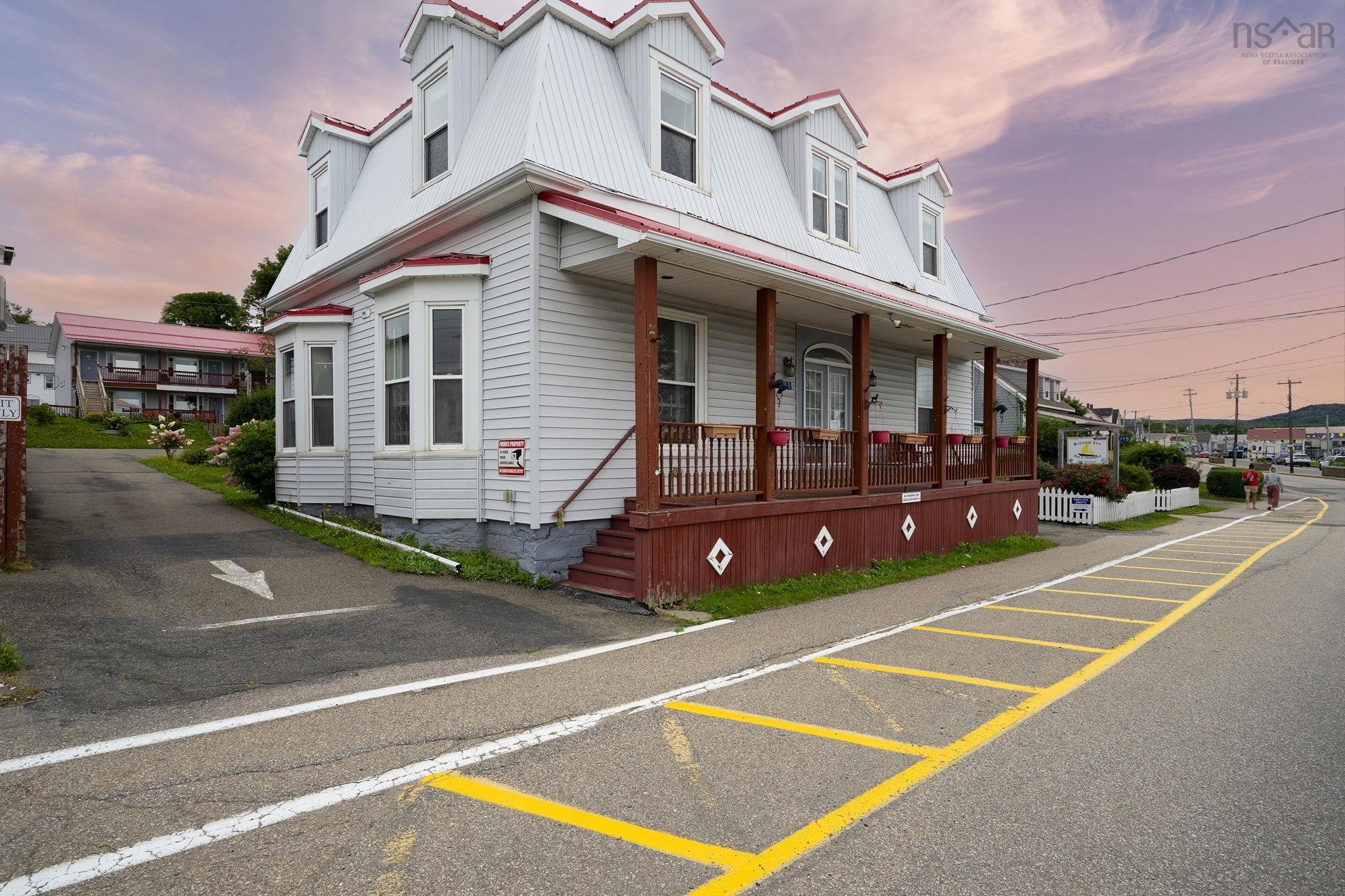 $800,000.00: 111 Montague Row, Digby