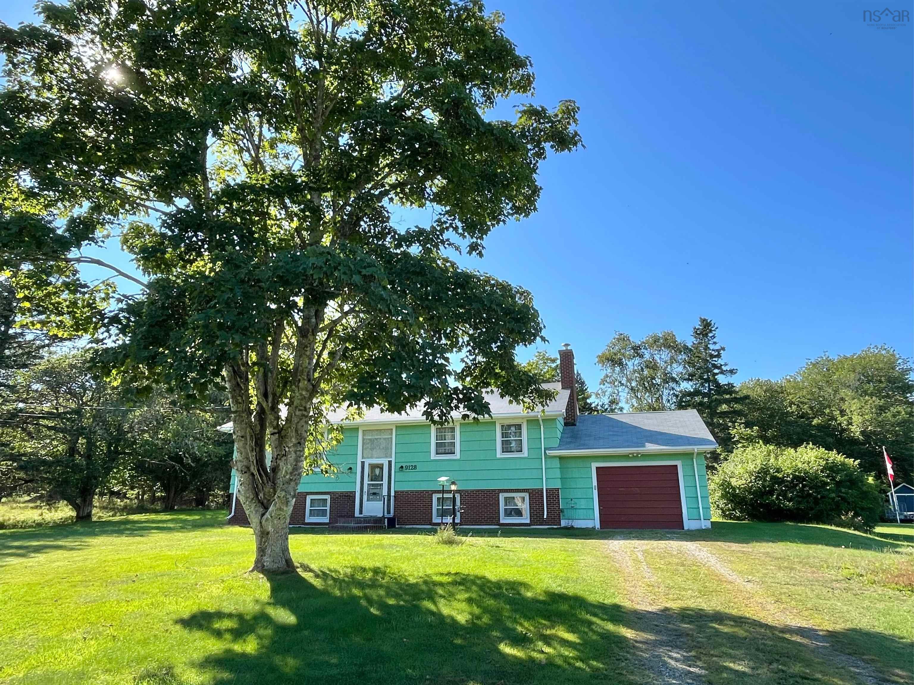 $299,900.00: 9128 Highway 3, Pleasant Lake