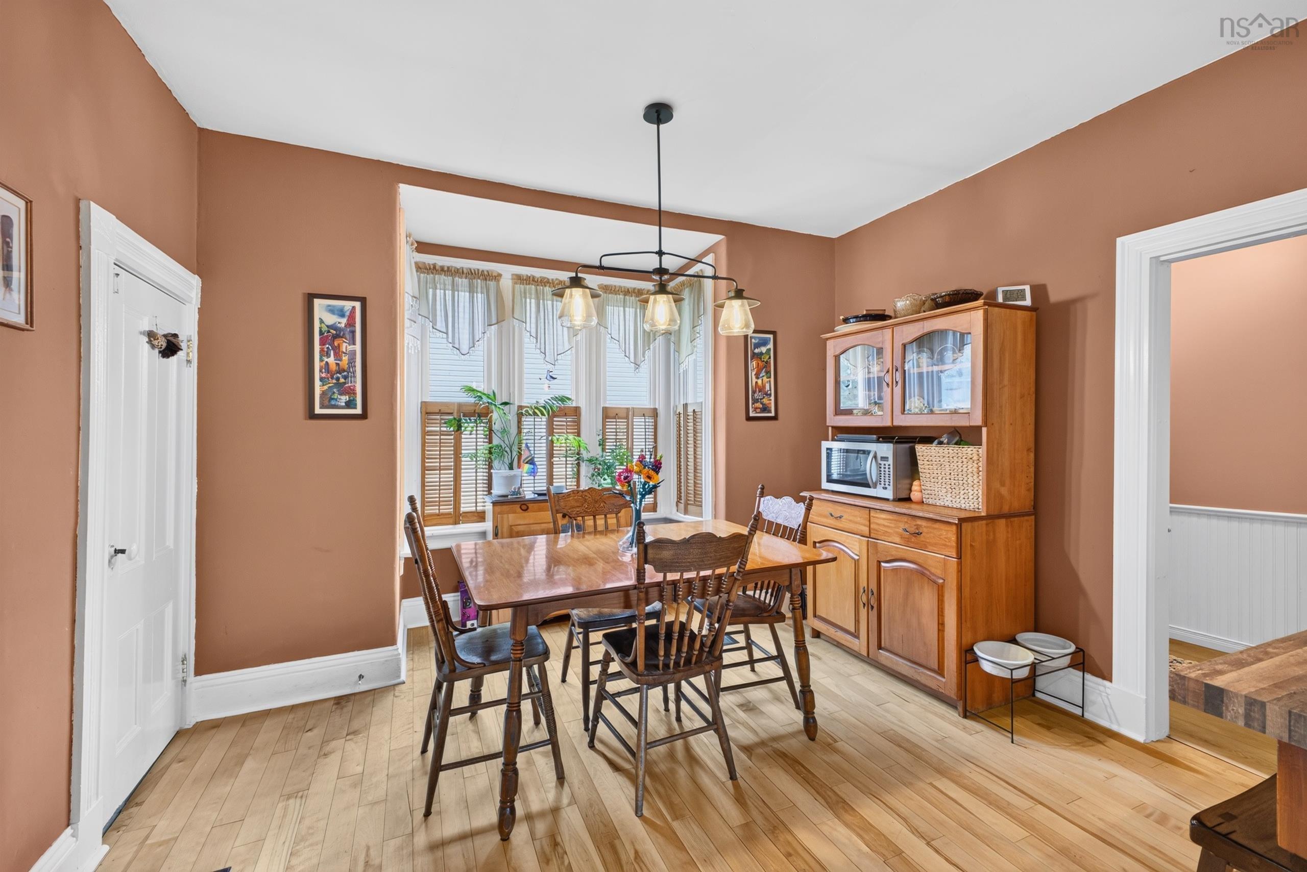 $324,900.00: 222 VICTORIA Street E, Amherst