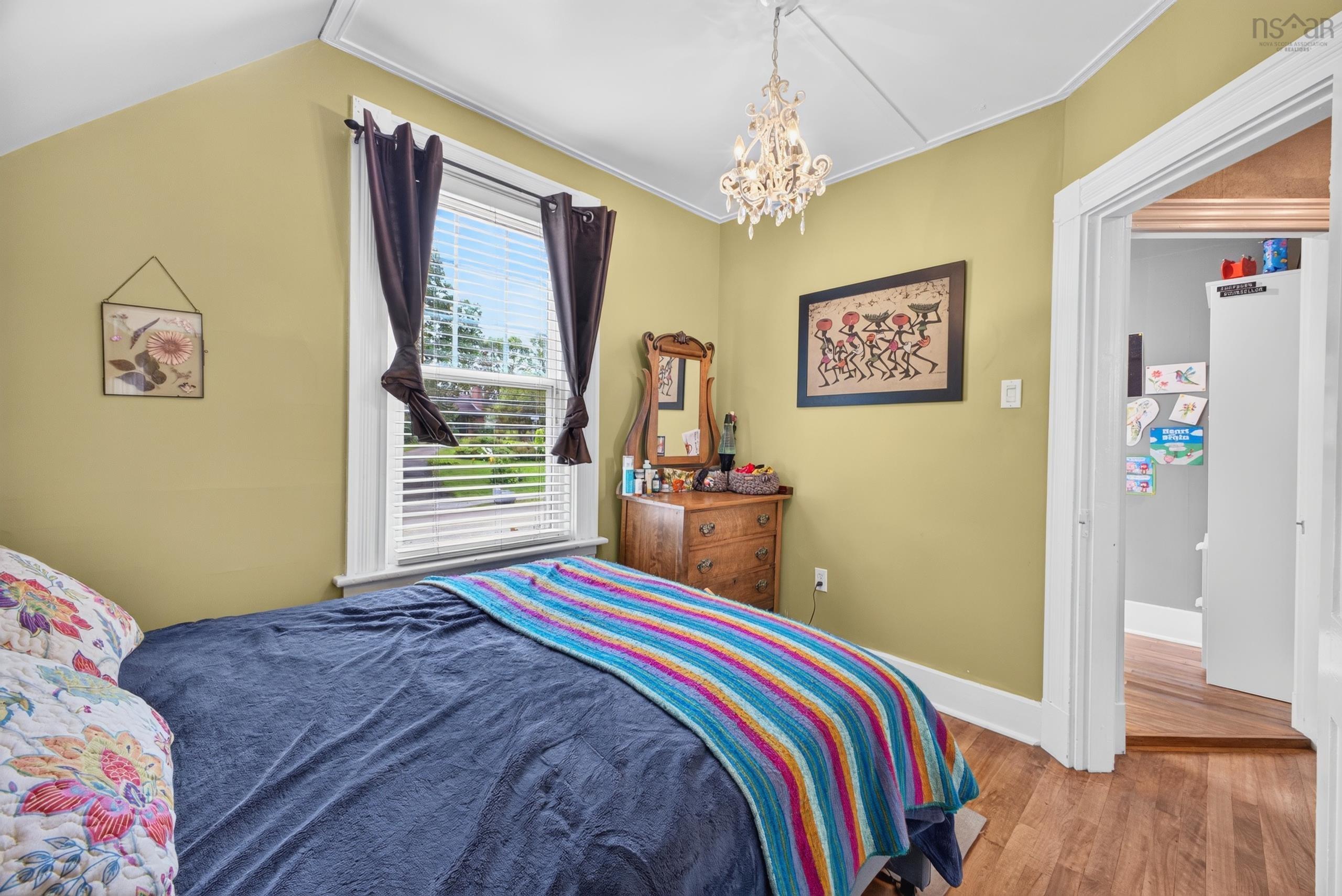 $324,900.00: 222 VICTORIA Street E, Amherst
