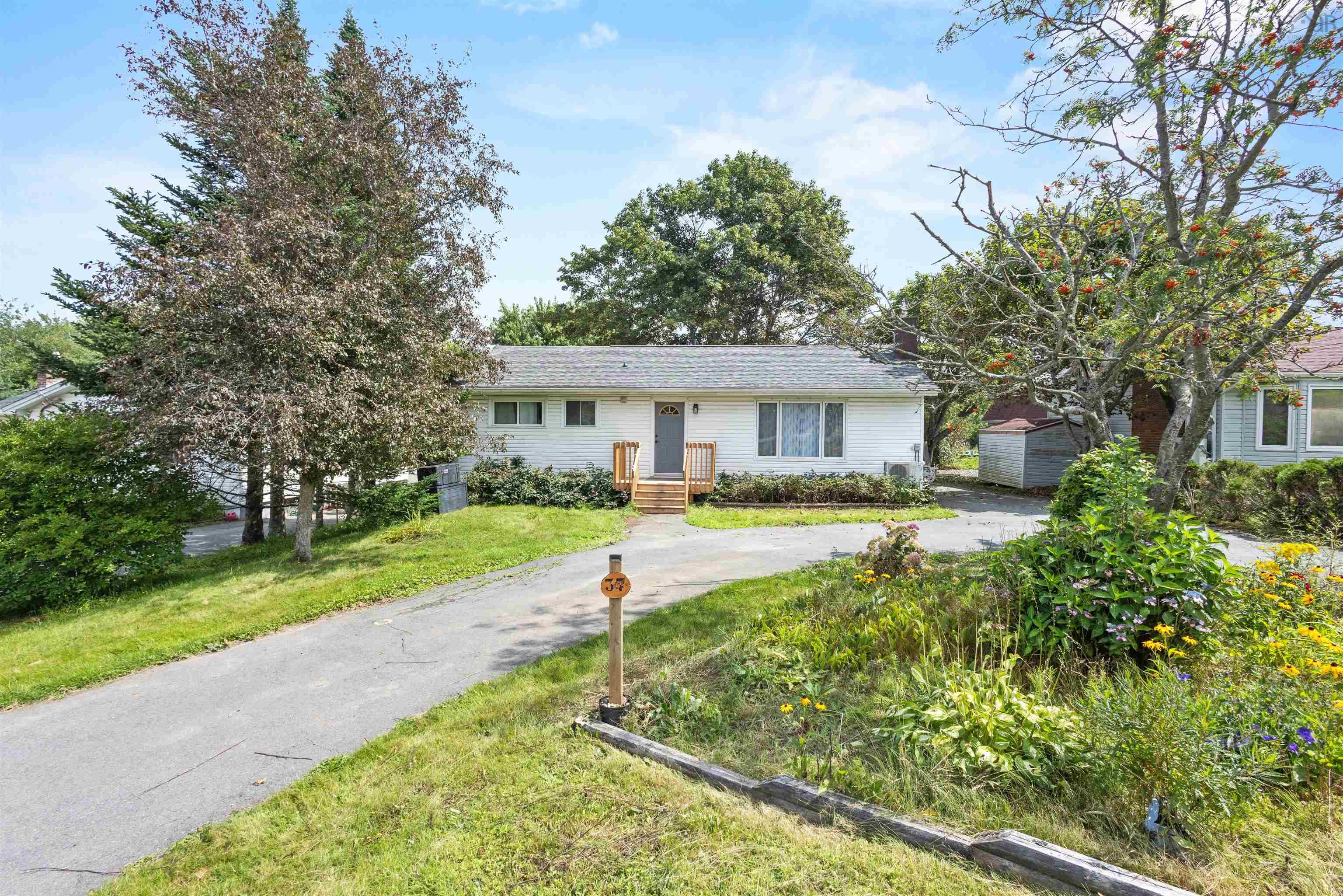 37 Beaver Bank Road, Lower Sackville, NS (MLS® 202621298)