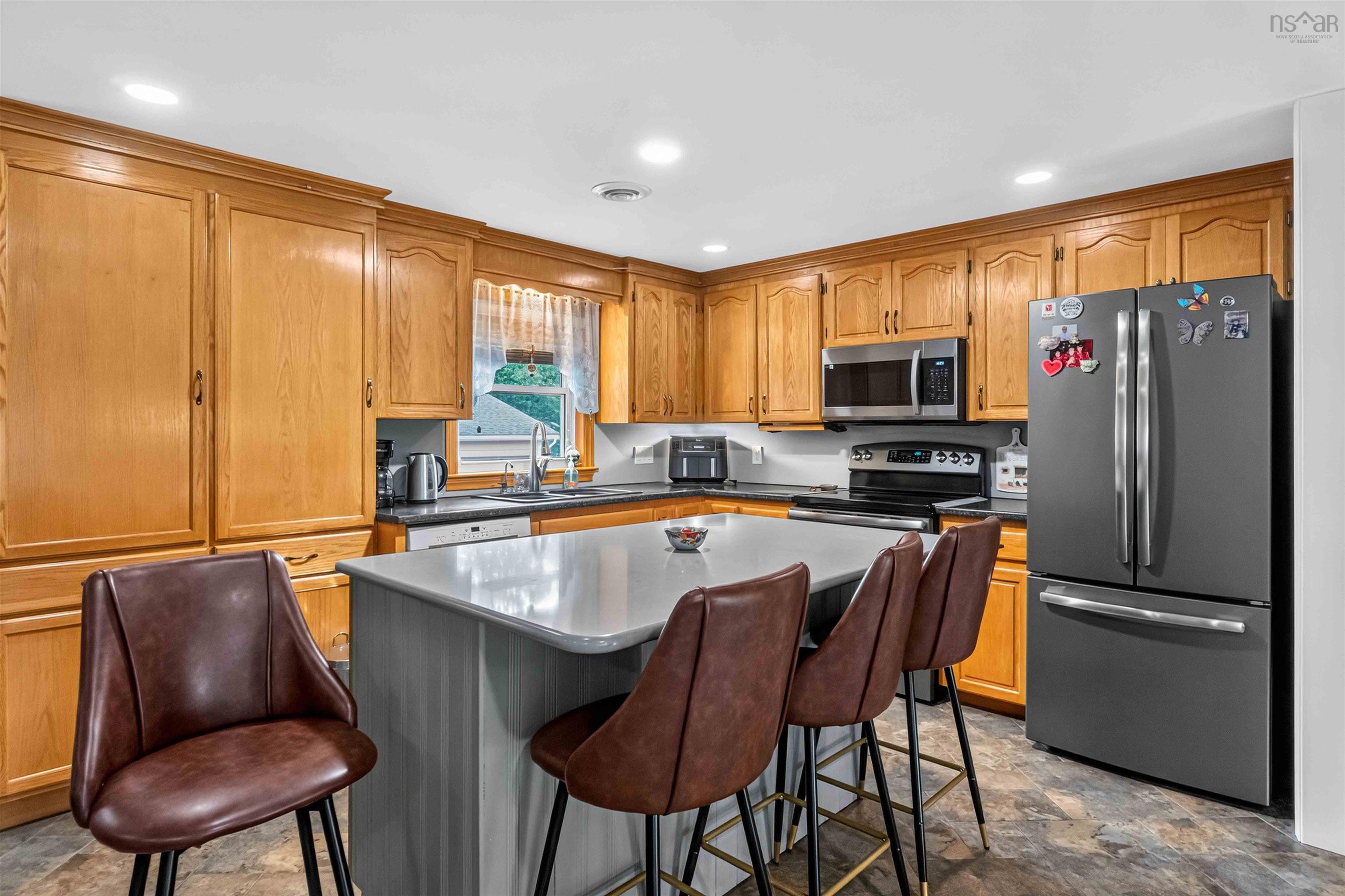 $859,900.00: 1008 Country Club Boulevard, New Minas
