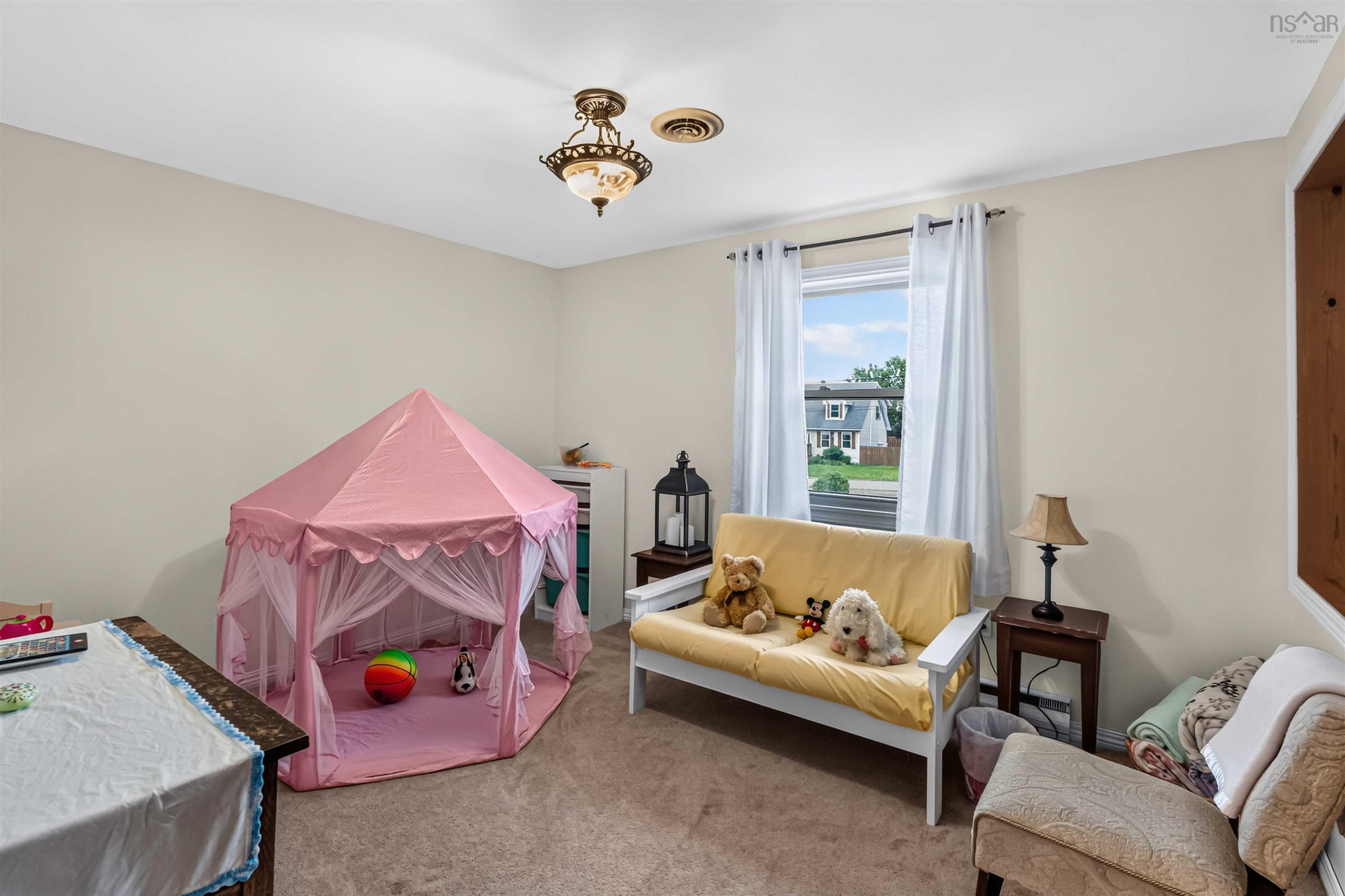 $859,900.00: 1008 Country Club Boulevard, New Minas