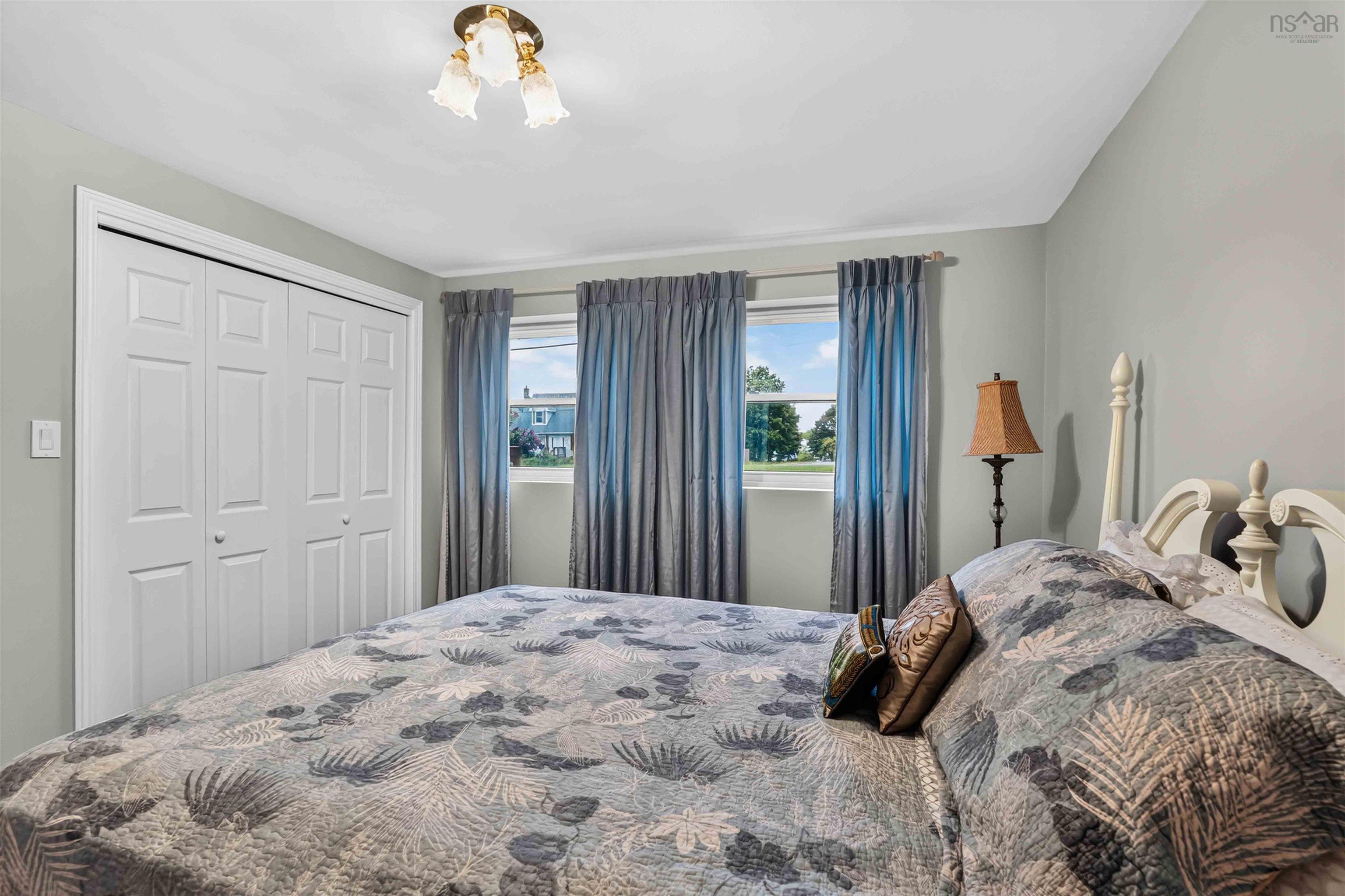 $859,900.00: 1008 Country Club Boulevard, New Minas
