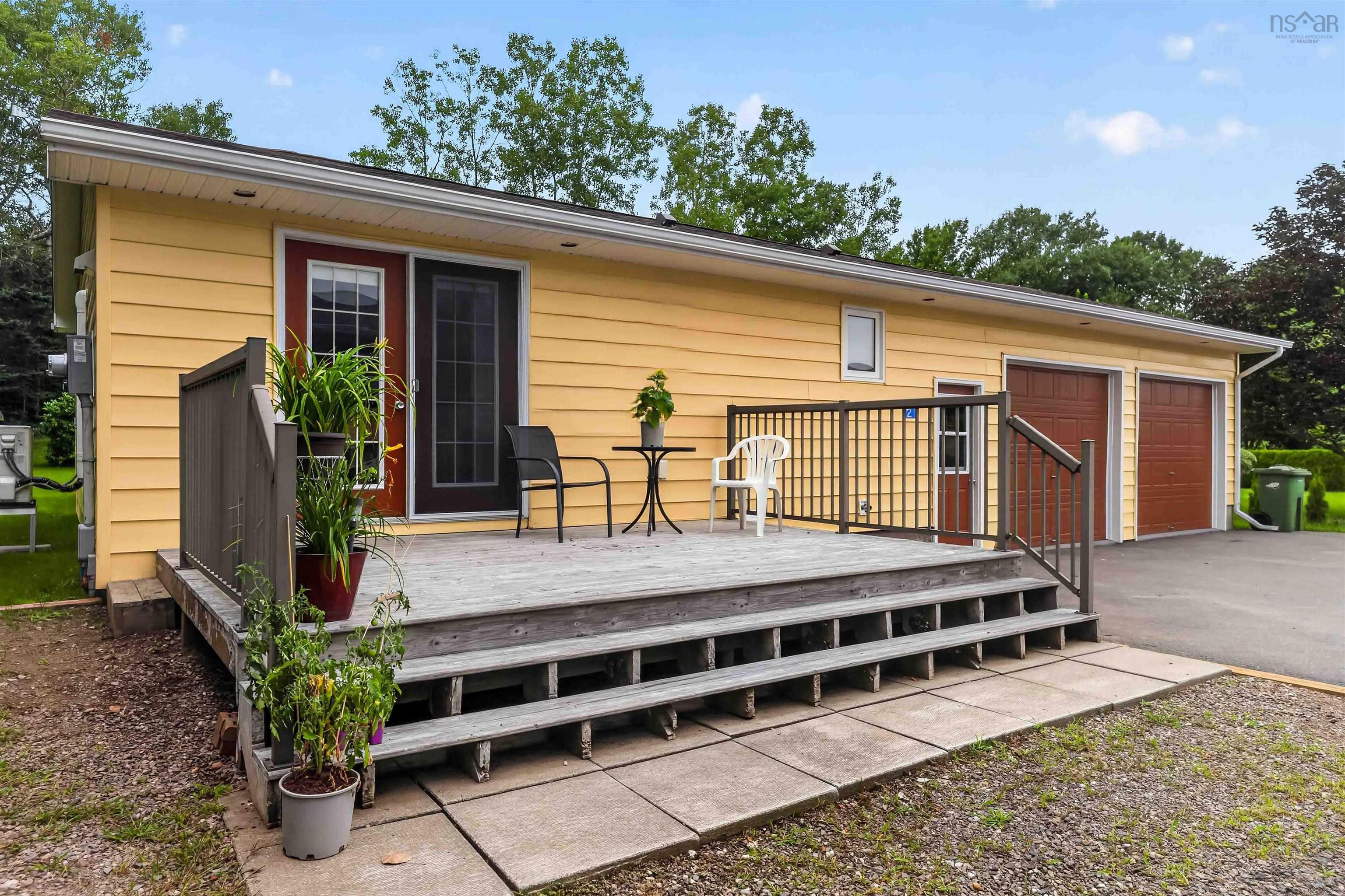 $859,900.00: 1008 Country Club Boulevard, New Minas