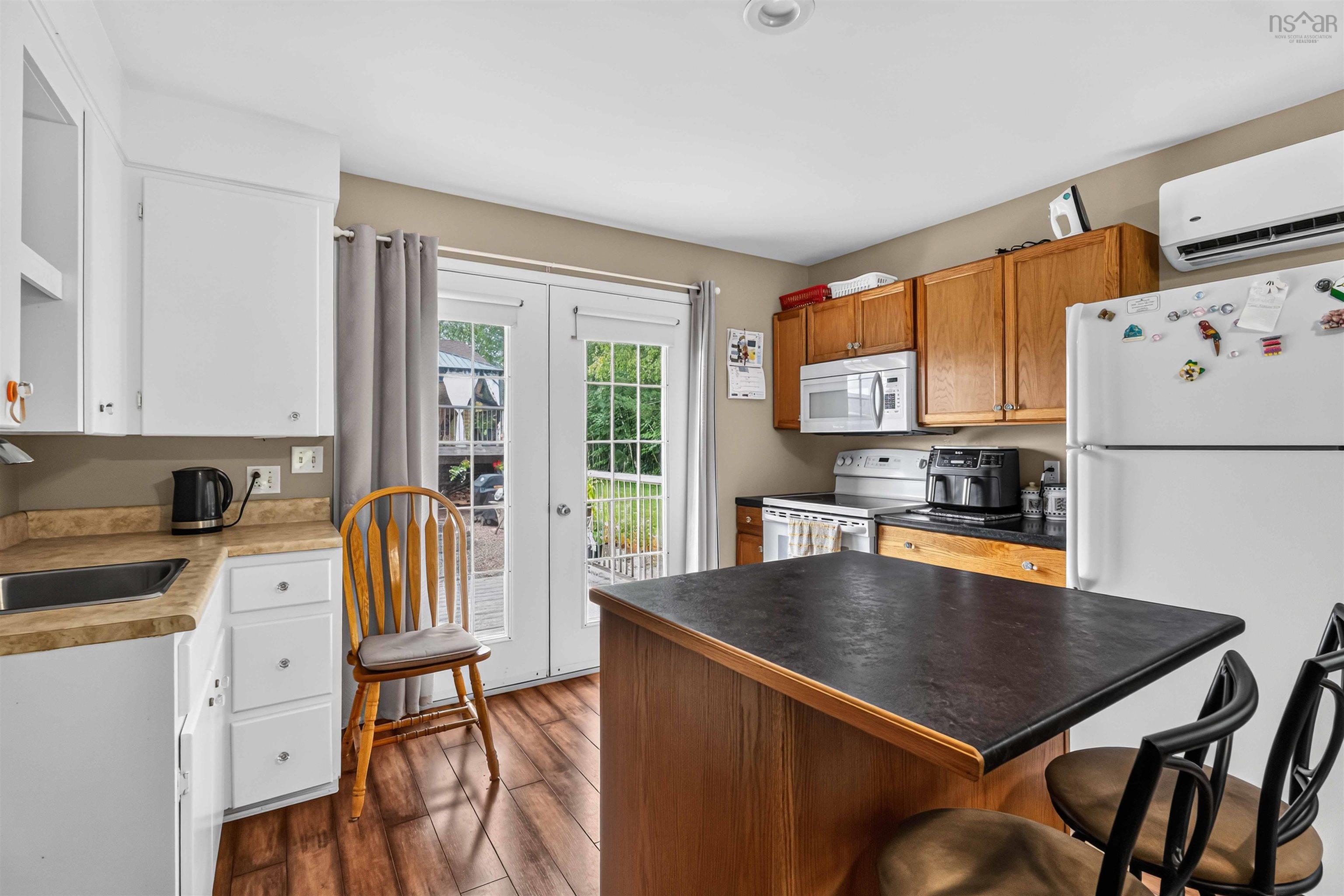 $859,900.00: 1008 Country Club Boulevard, New Minas