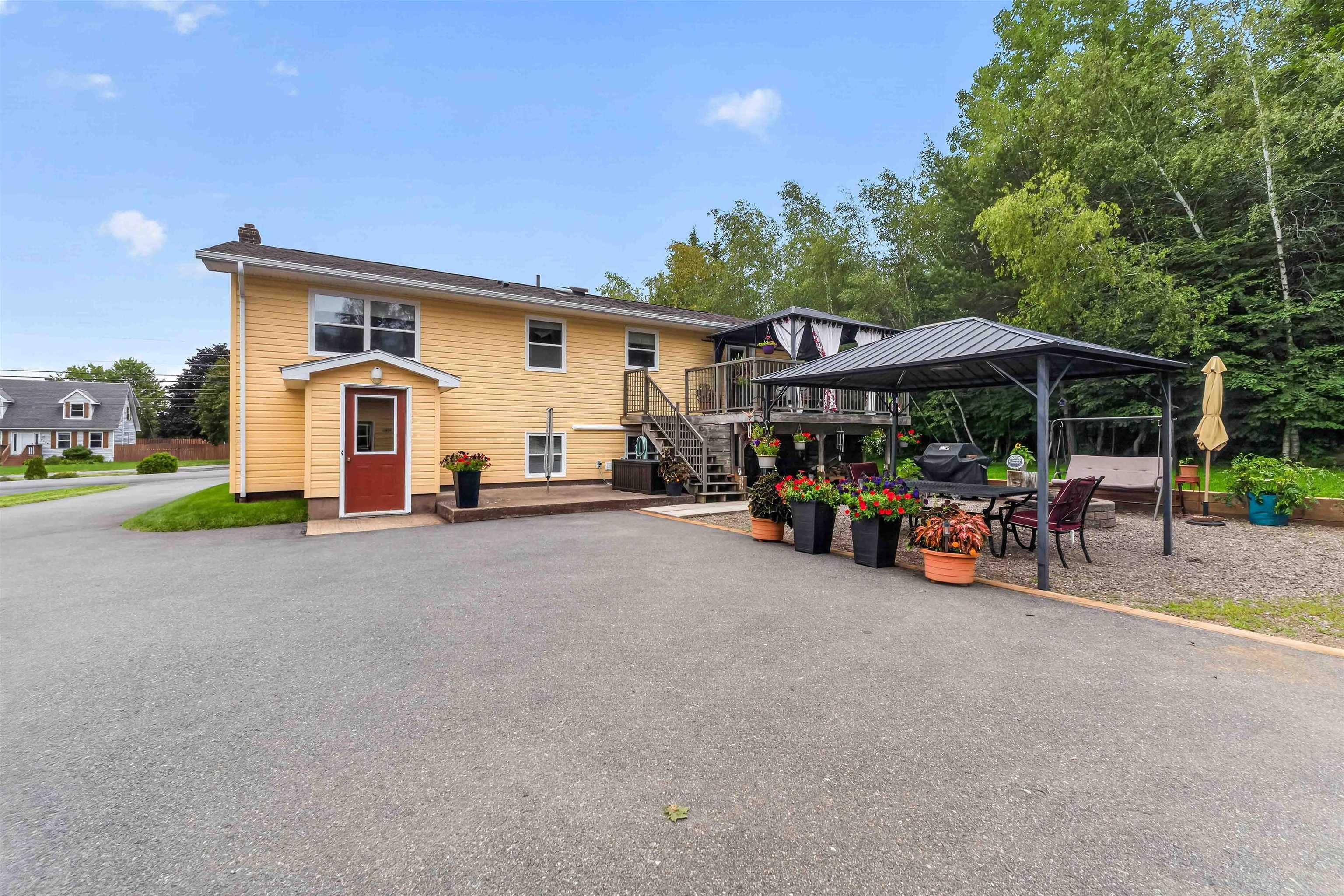 $859,900.00: 1008 Country Club Boulevard, New Minas