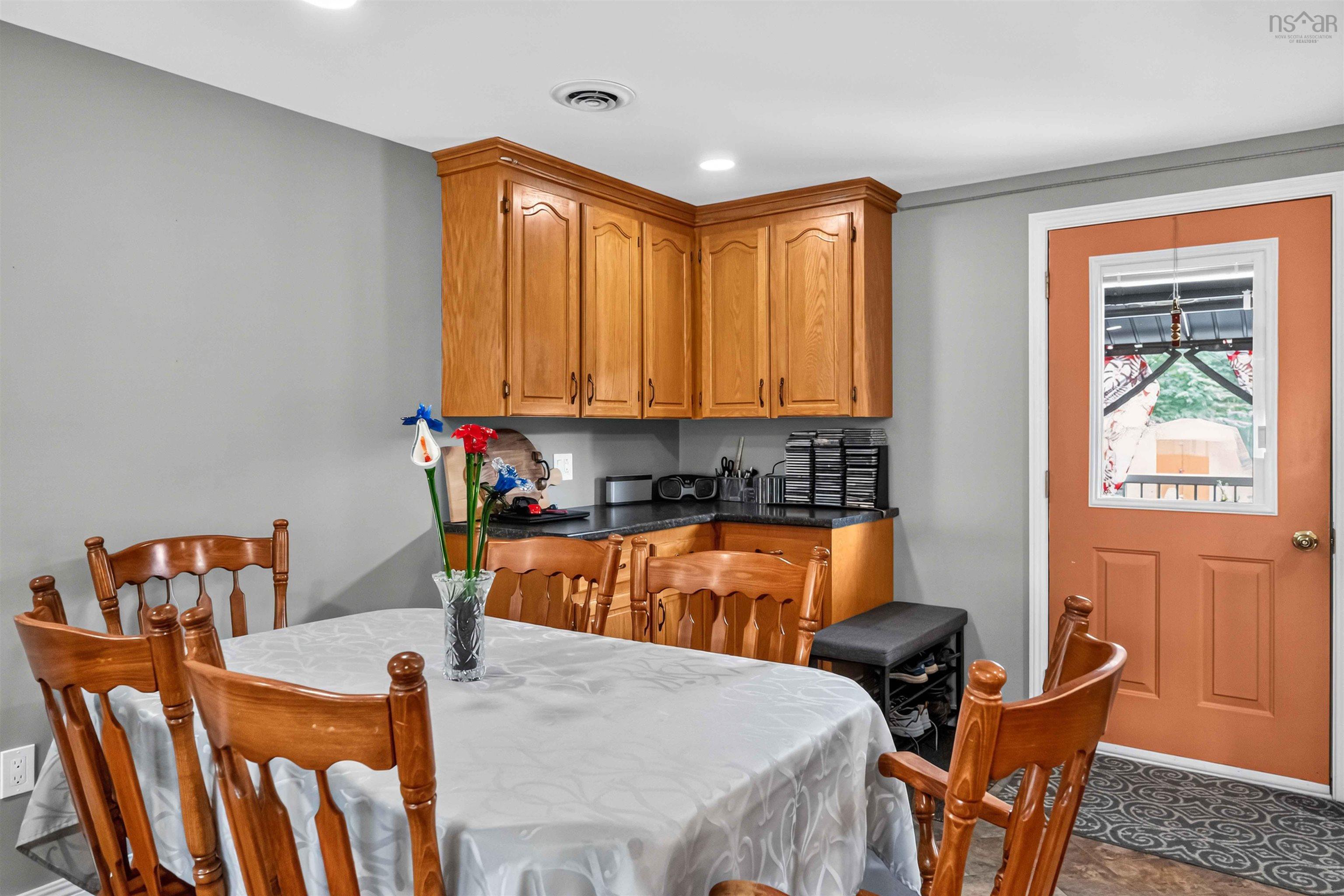 $859,900.00: 1008 Country Club Boulevard, New Minas