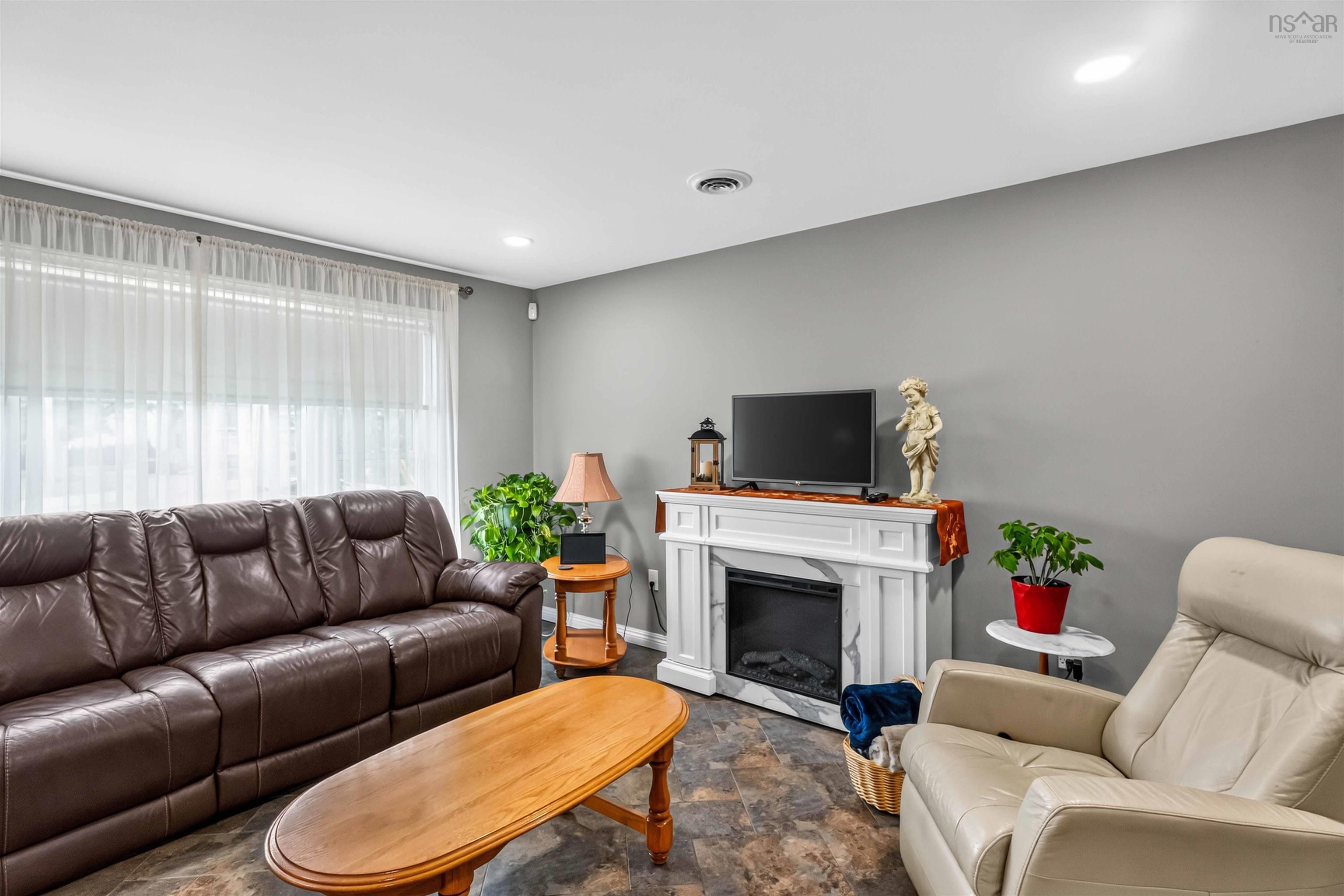 $859,900.00: 1008 Country Club Boulevard, New Minas