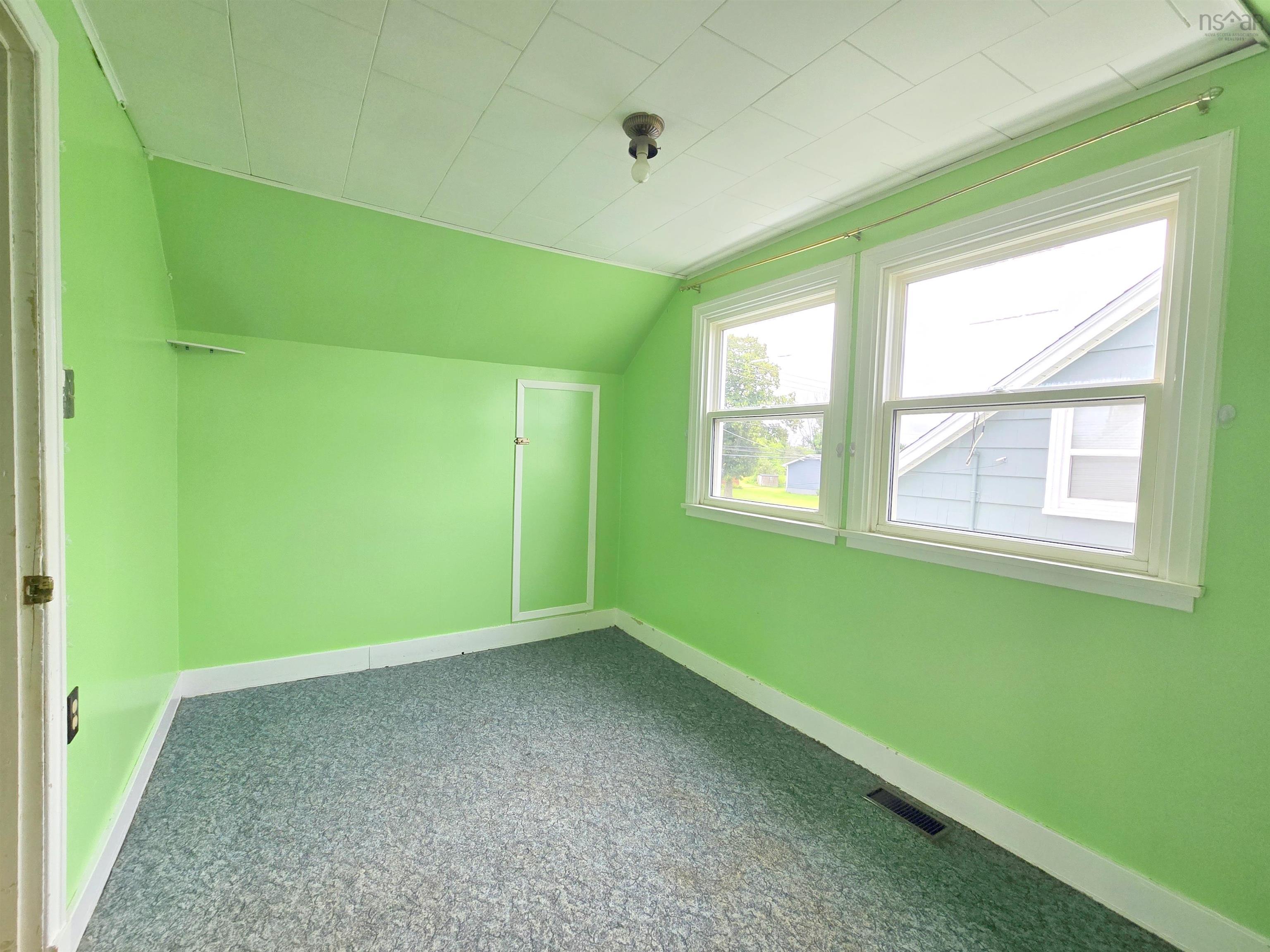 $164,900.00: 32 Poplar Street, Amherst