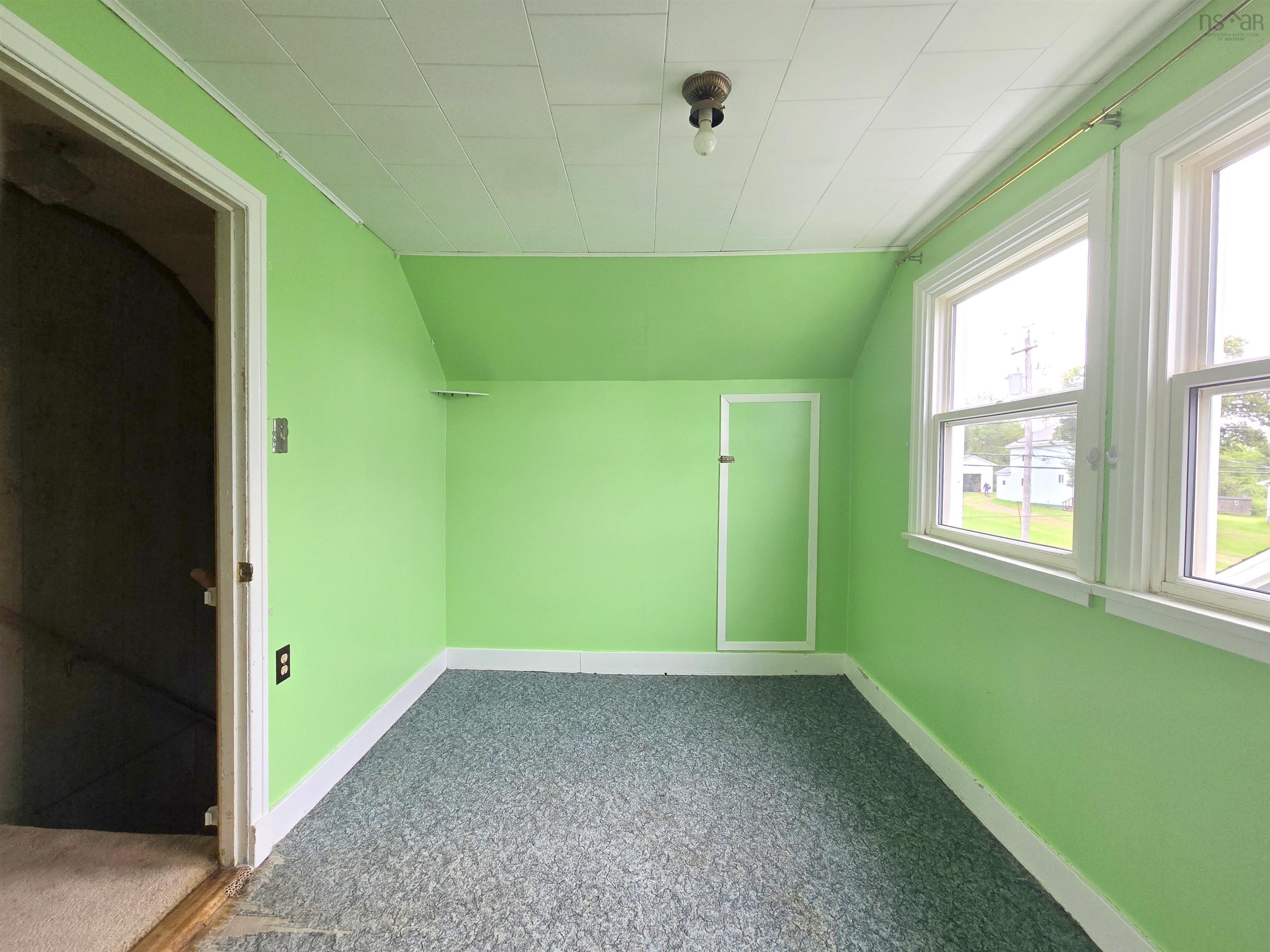 $164,900.00: 32 Poplar Street, Amherst