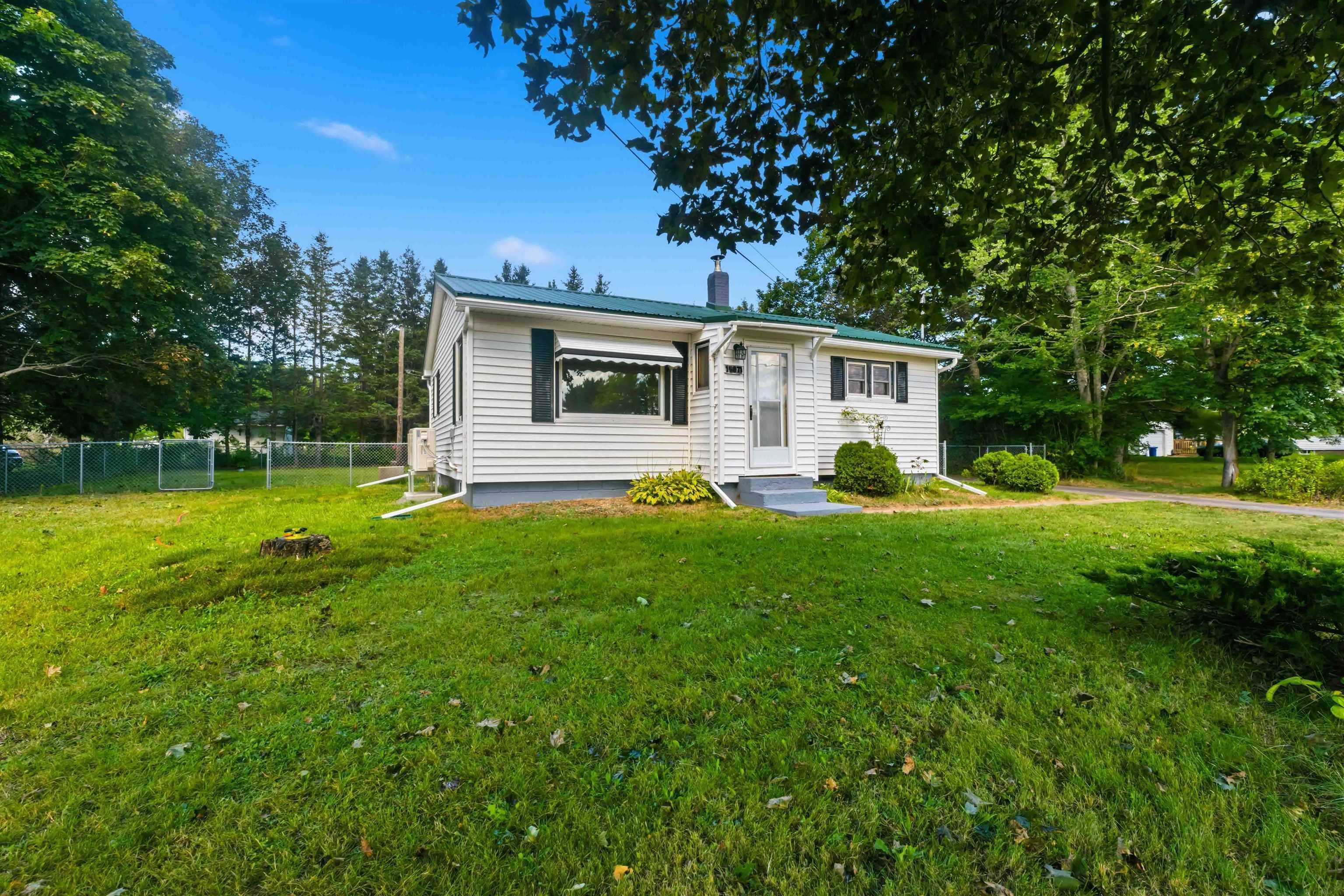 $339,900.00: 15071 Highway 1, Wilmot