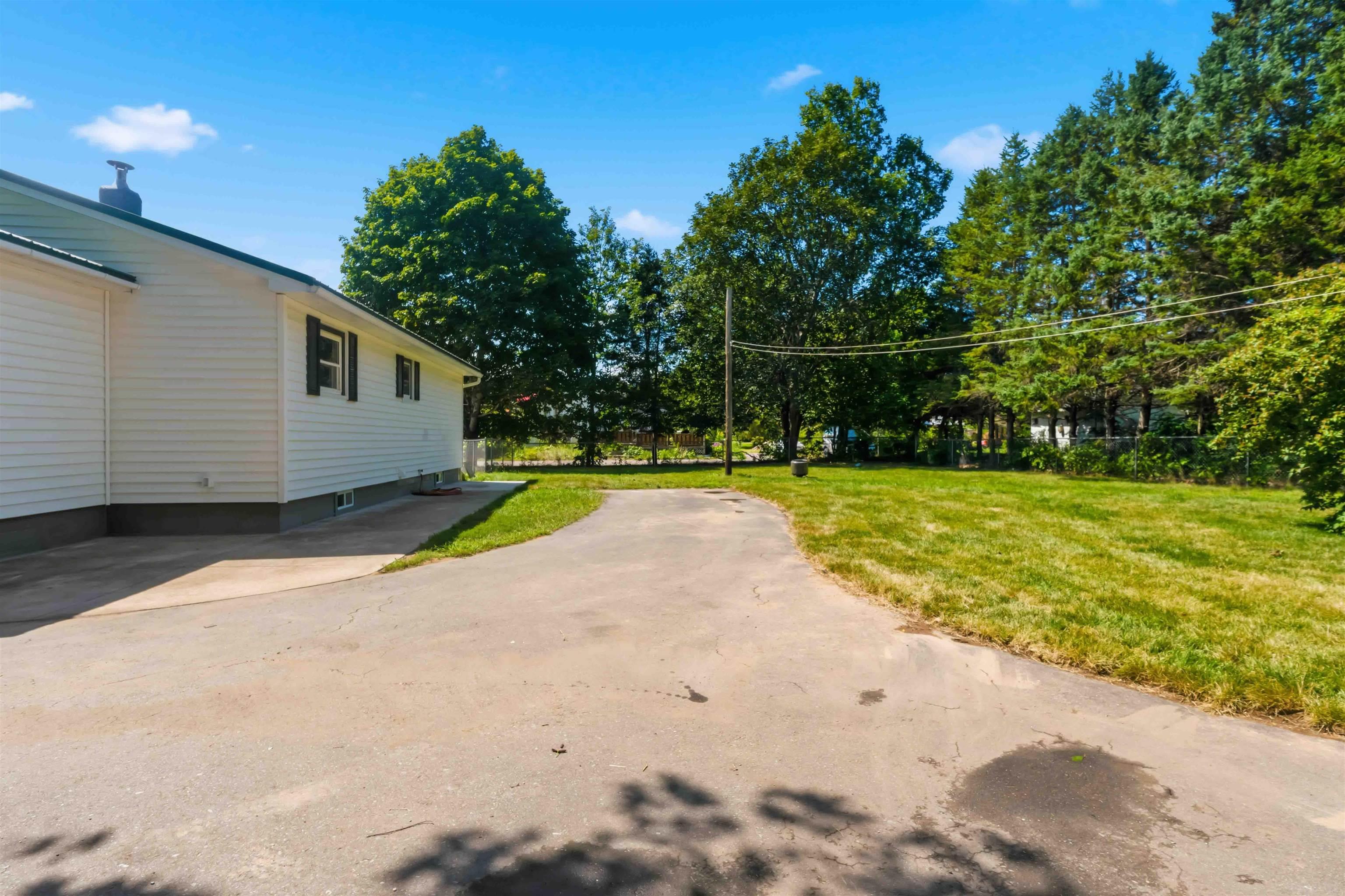 $339,900.00: 15071 Highway 1, Wilmot